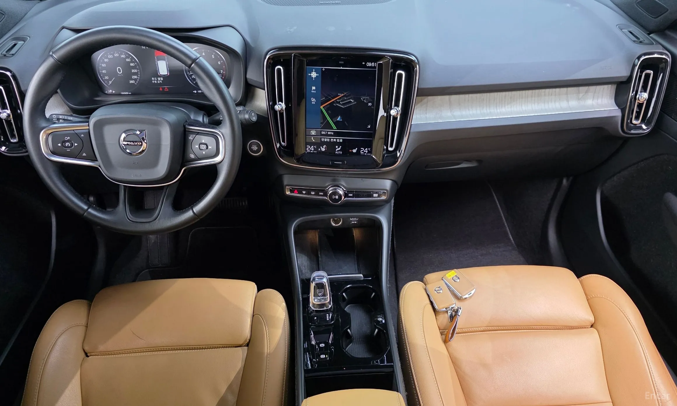 Volvo XC40 превью 7