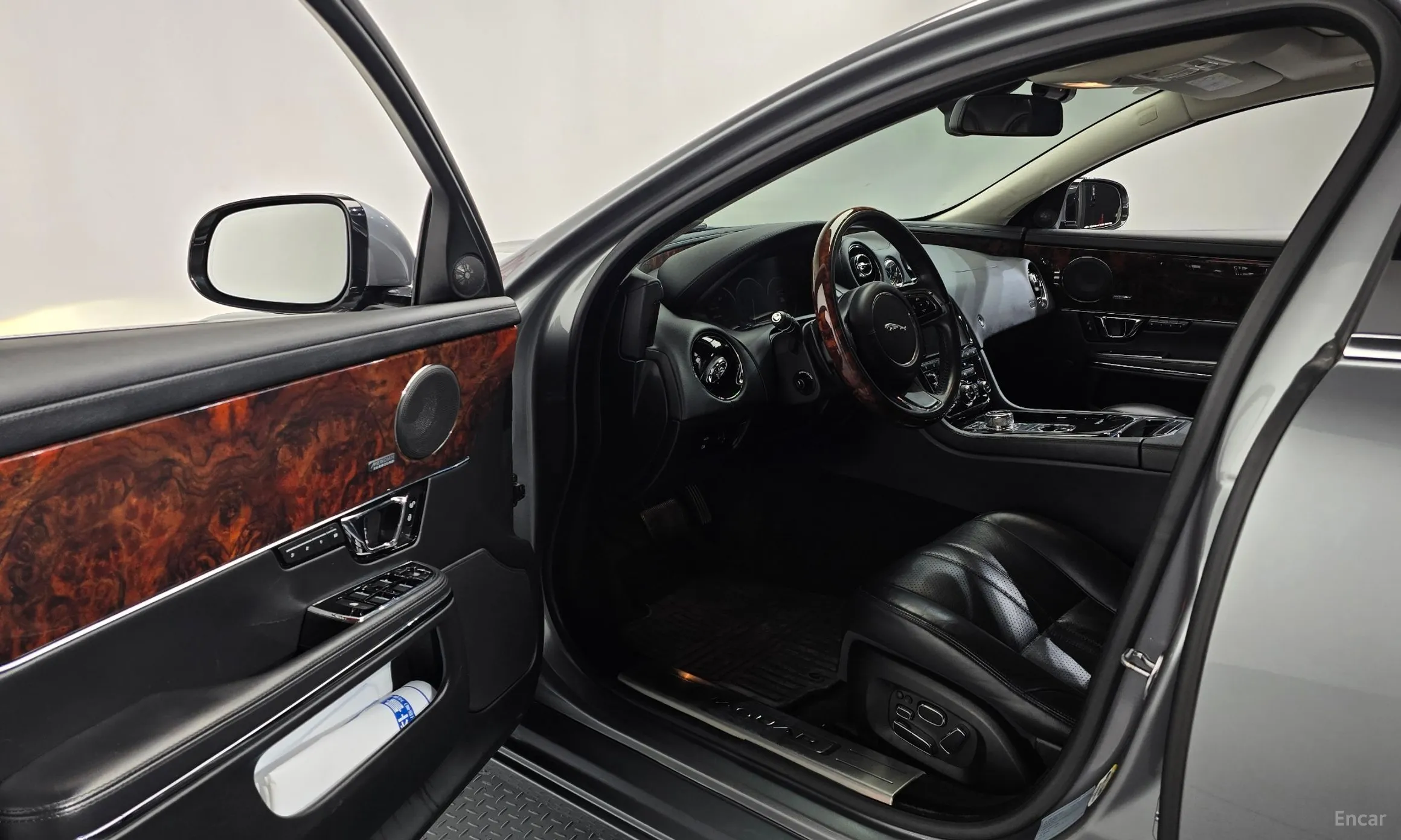 Jaguar All New XJ превью 10