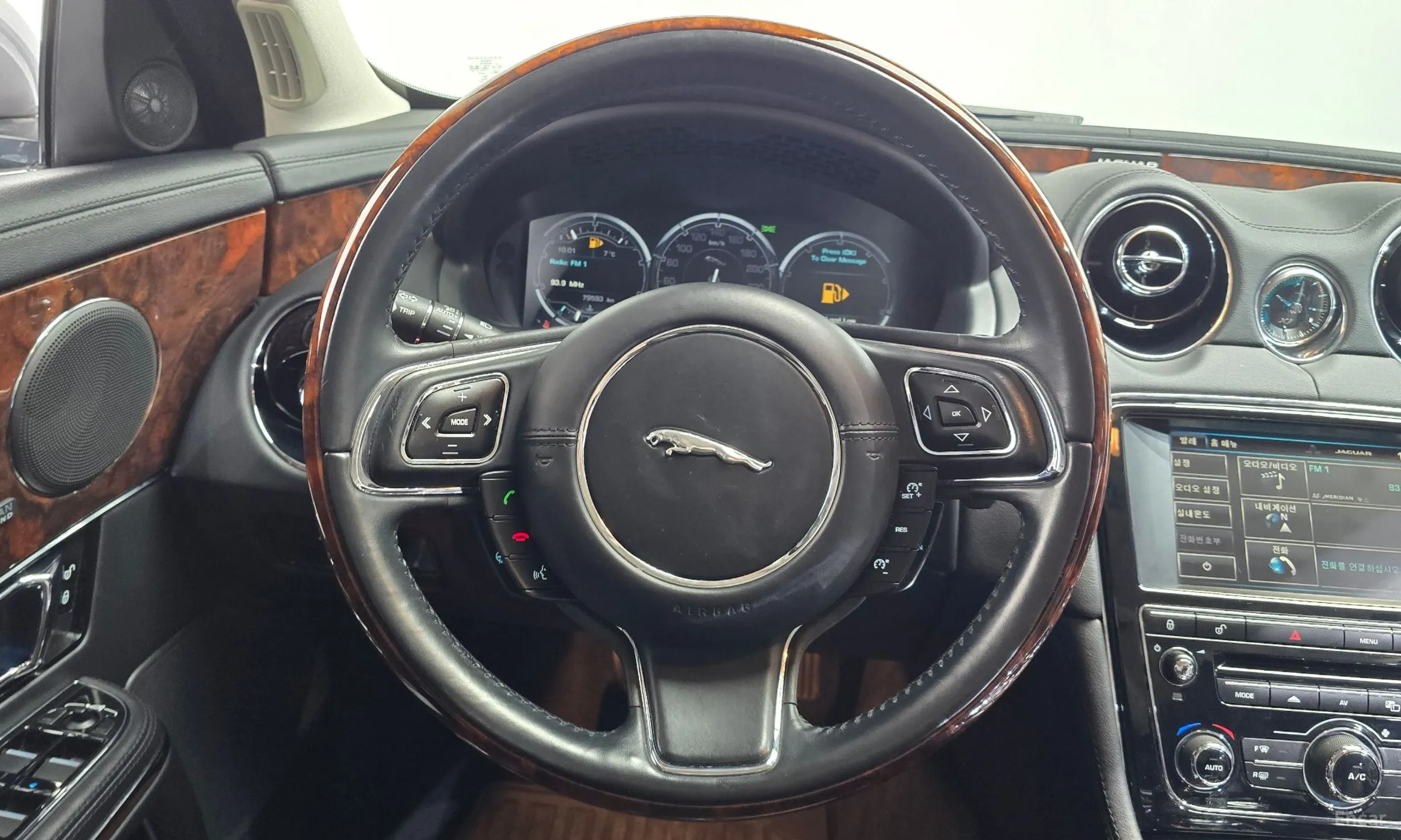 Jaguar All New XJ превью 13