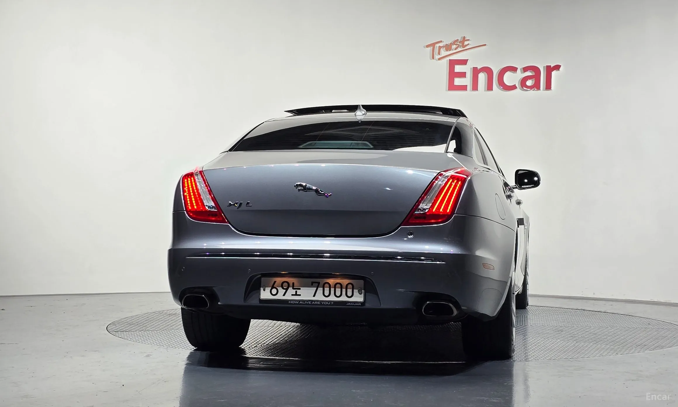 Jaguar All New XJ превью 4