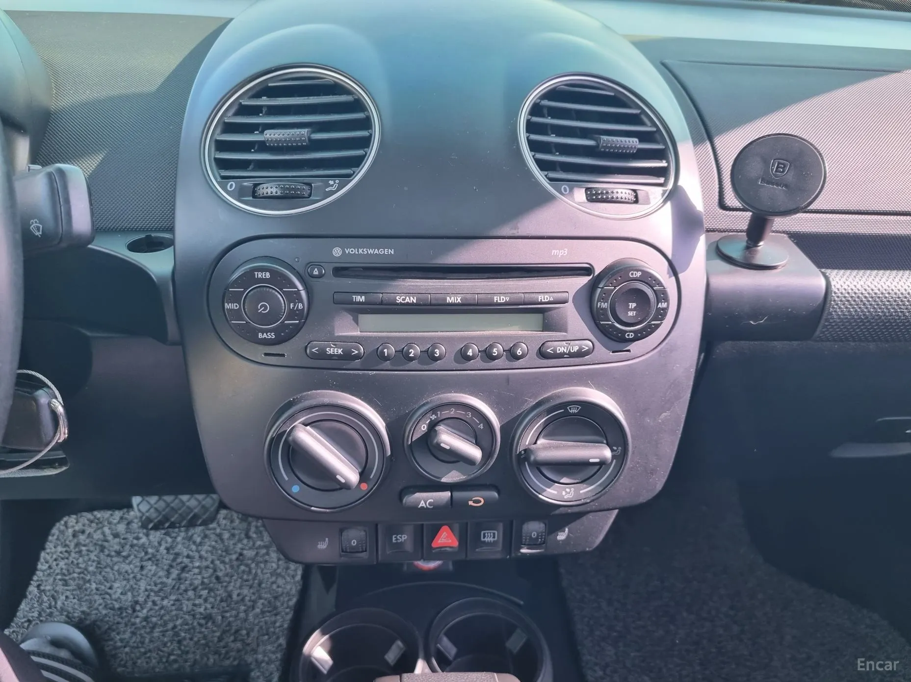 Volkswagen New Beetle превью 10