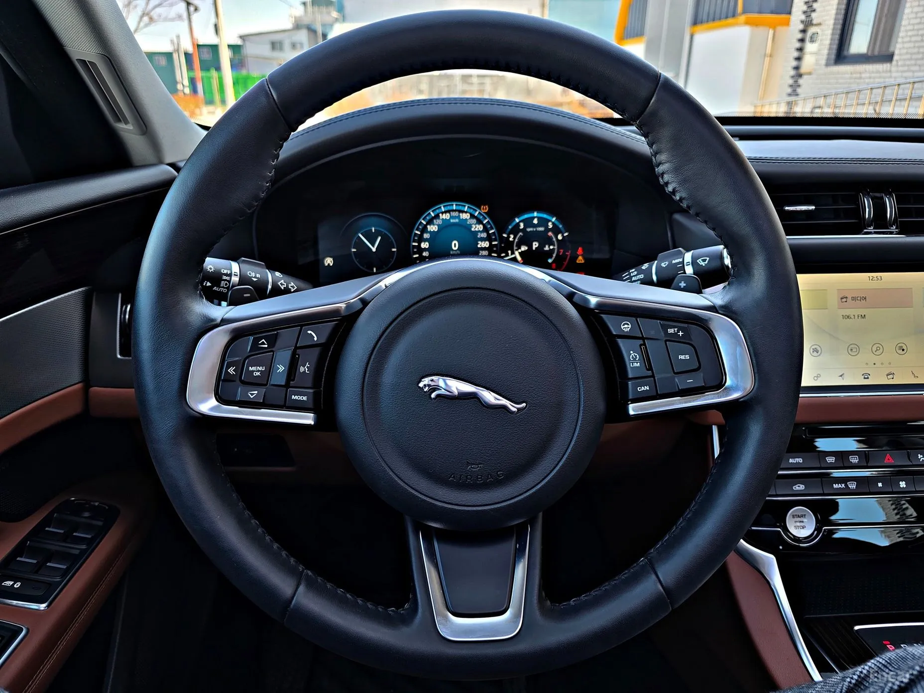 Jaguar XF (x260) превью 9
