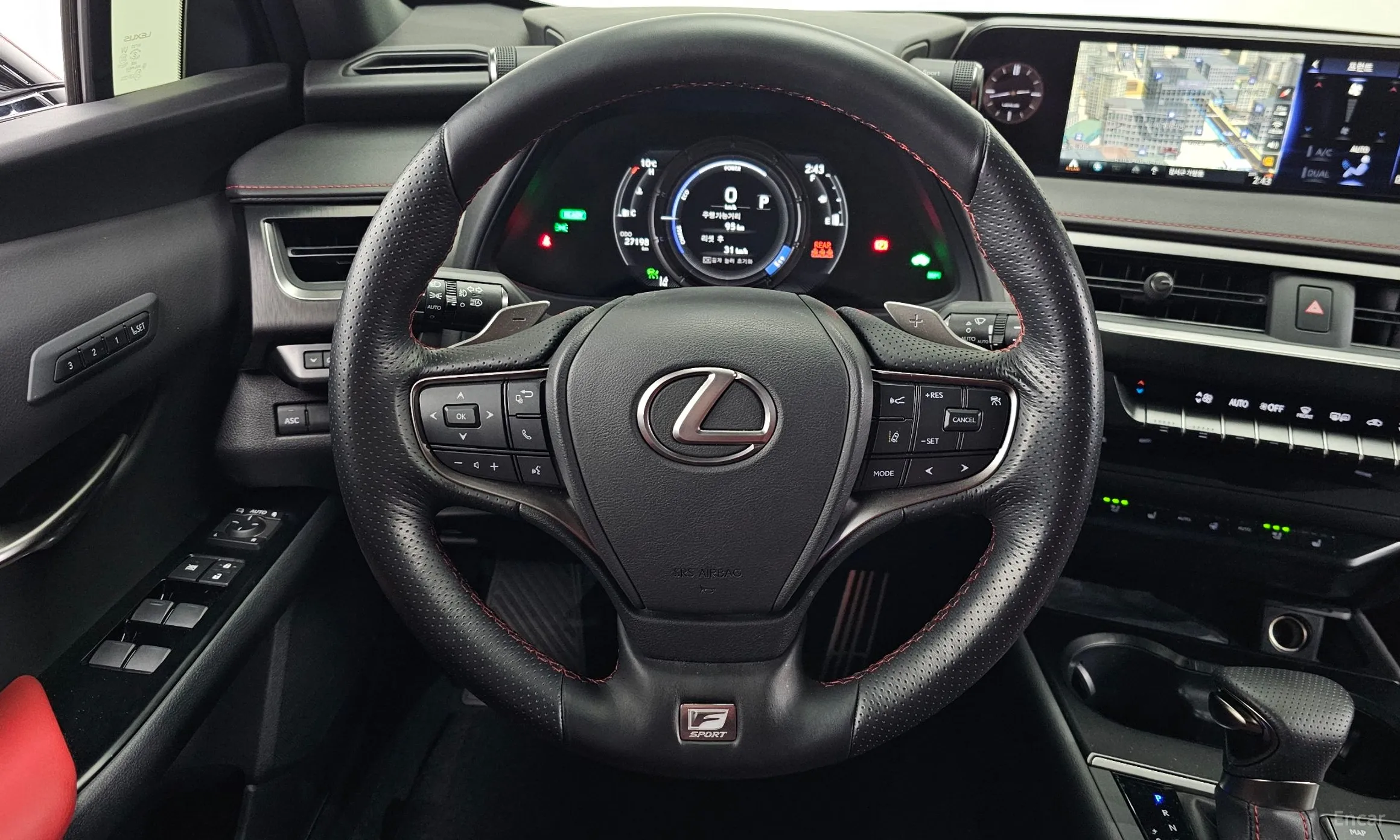 Lexus UX250h превью 13