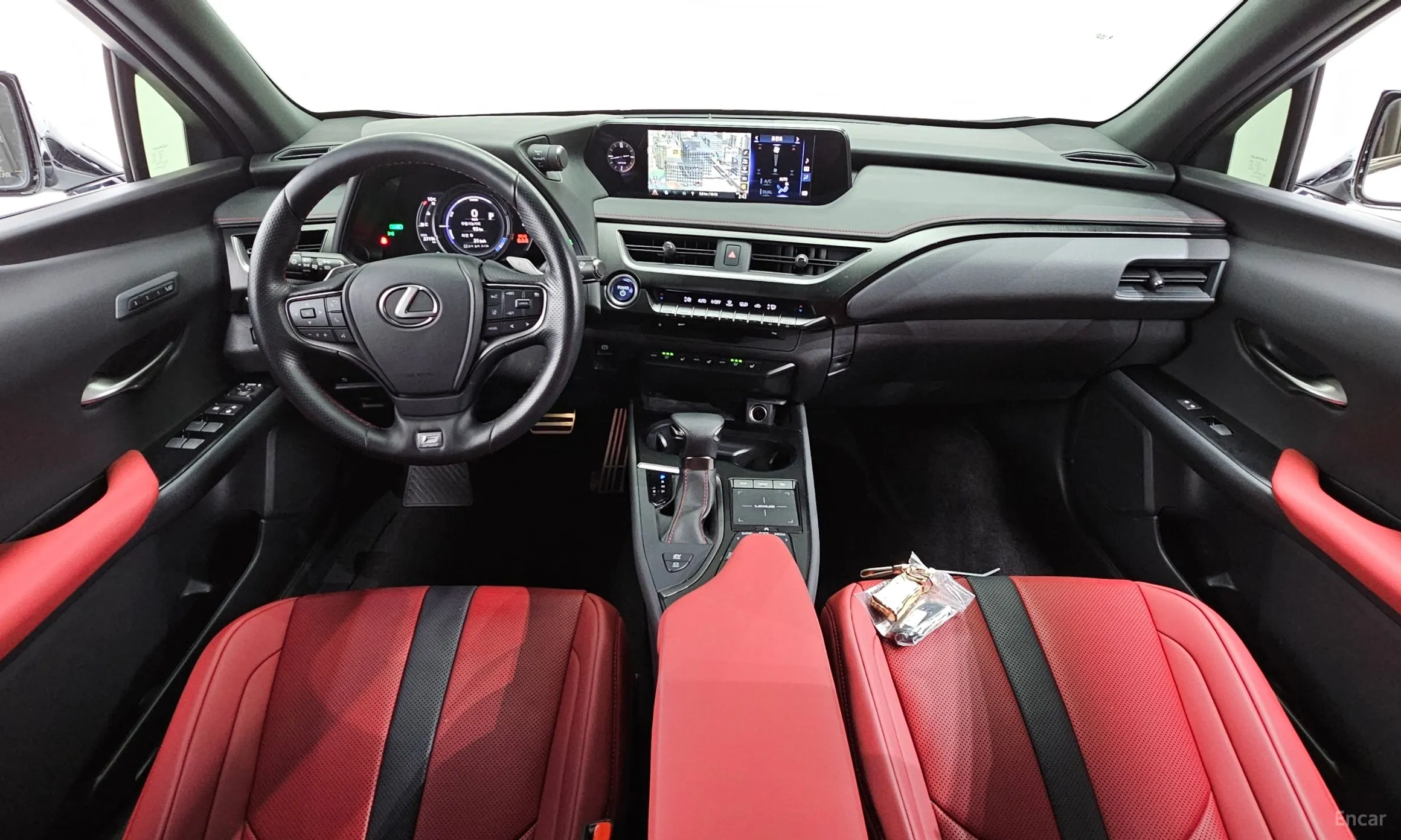 Lexus UX250h превью 7