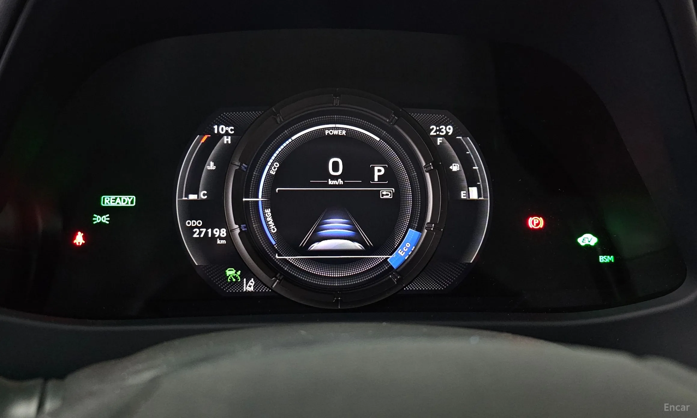 Lexus UX250h превью 8