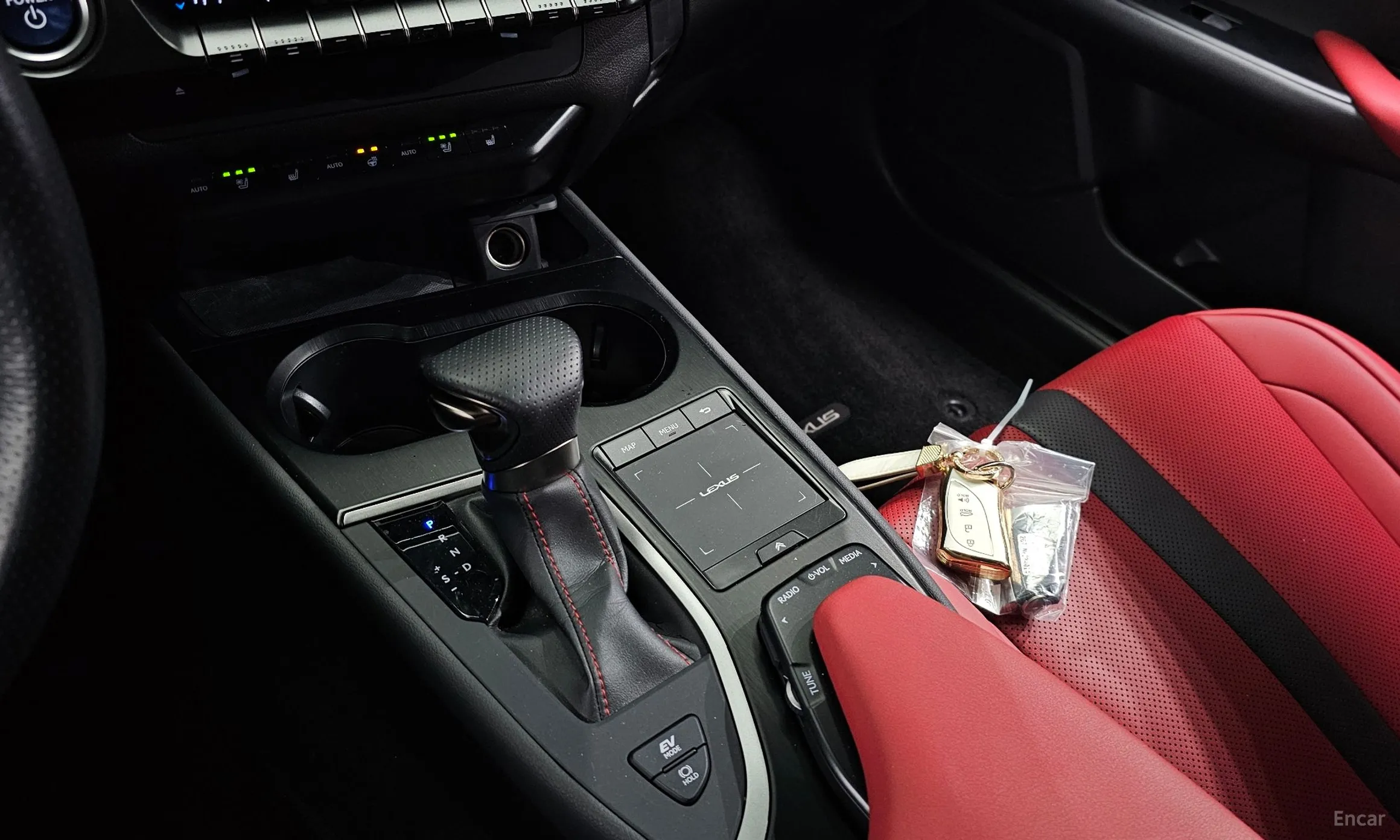 Lexus UX250h превью 9