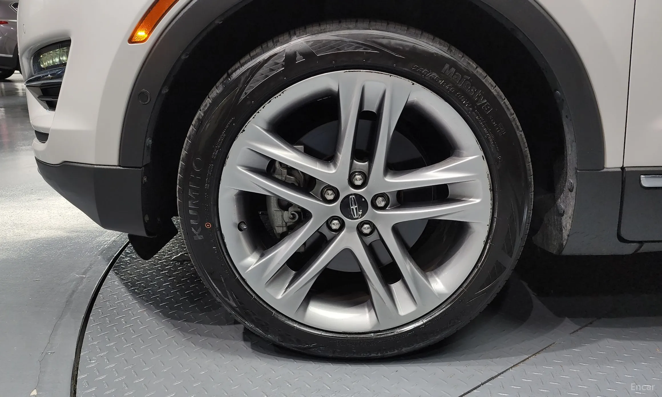 Lincoln MKC превью 5