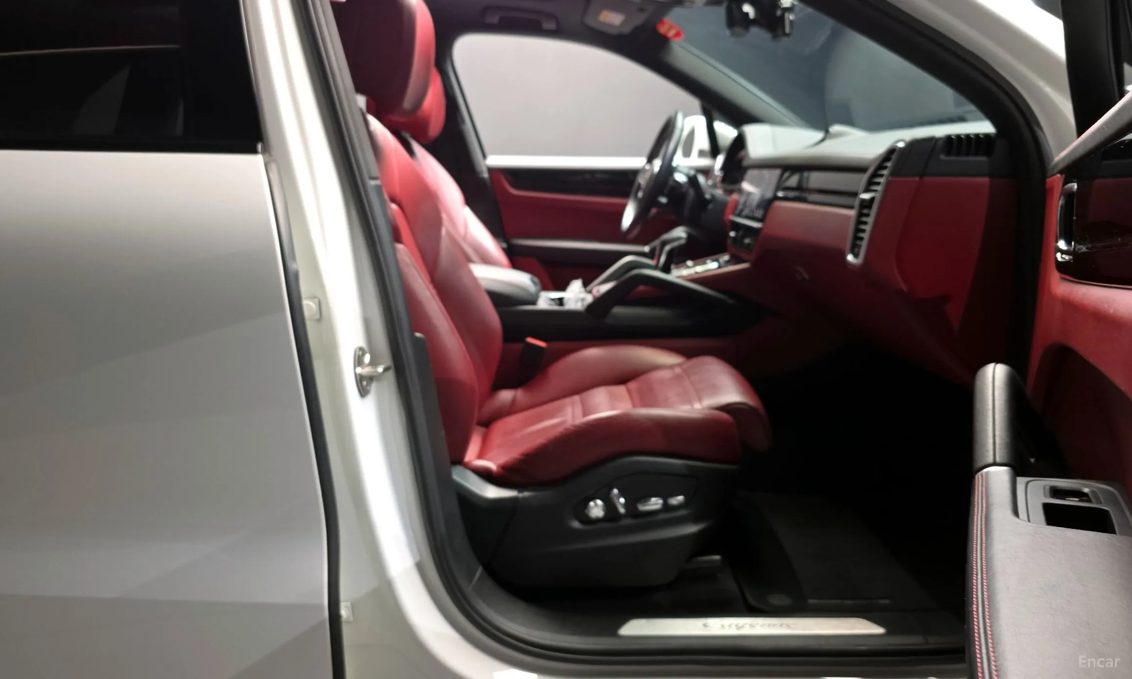 Porsche Cayenne (PO536) превью 10