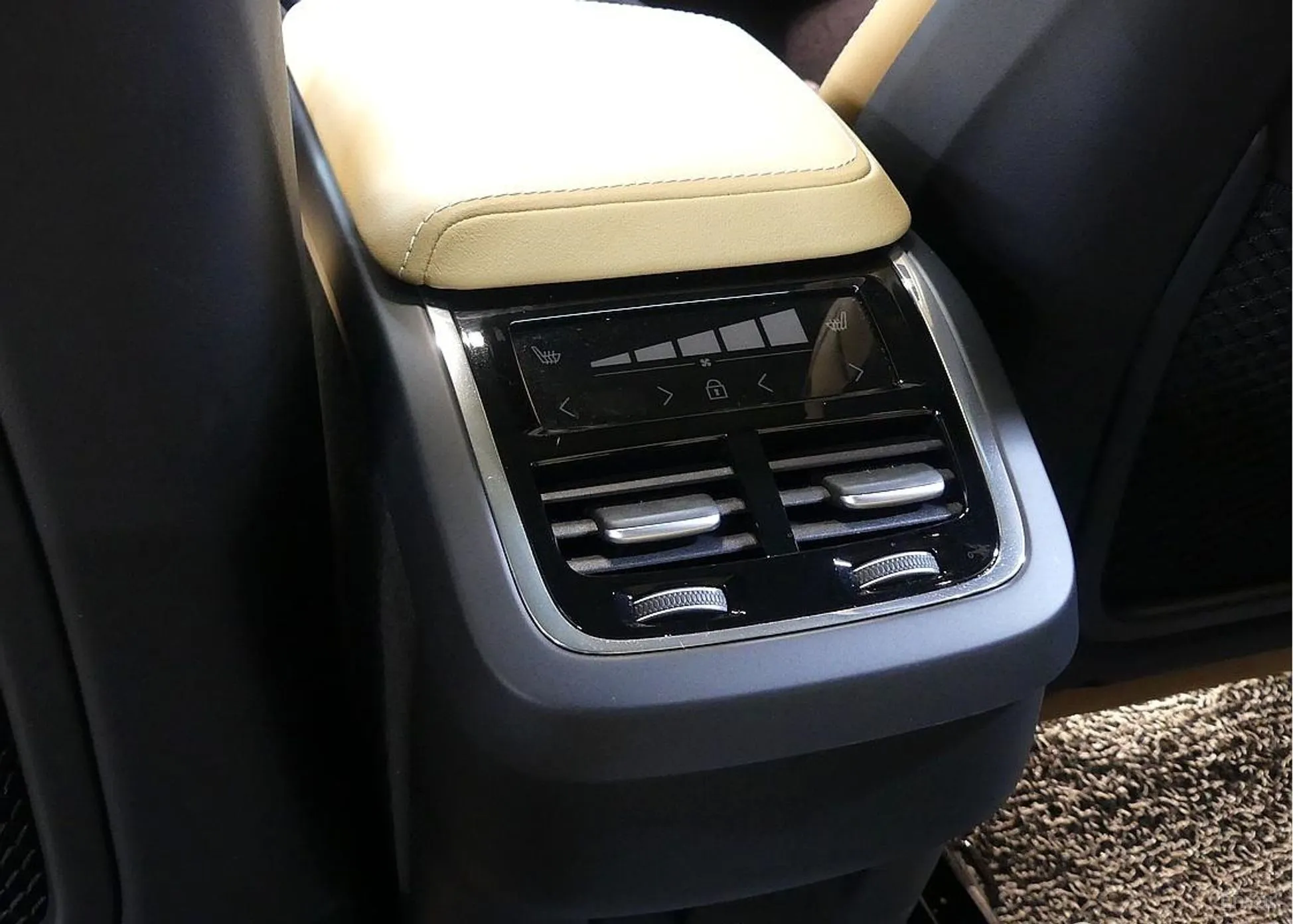 Volvo XC60 Gen 2 превью 18