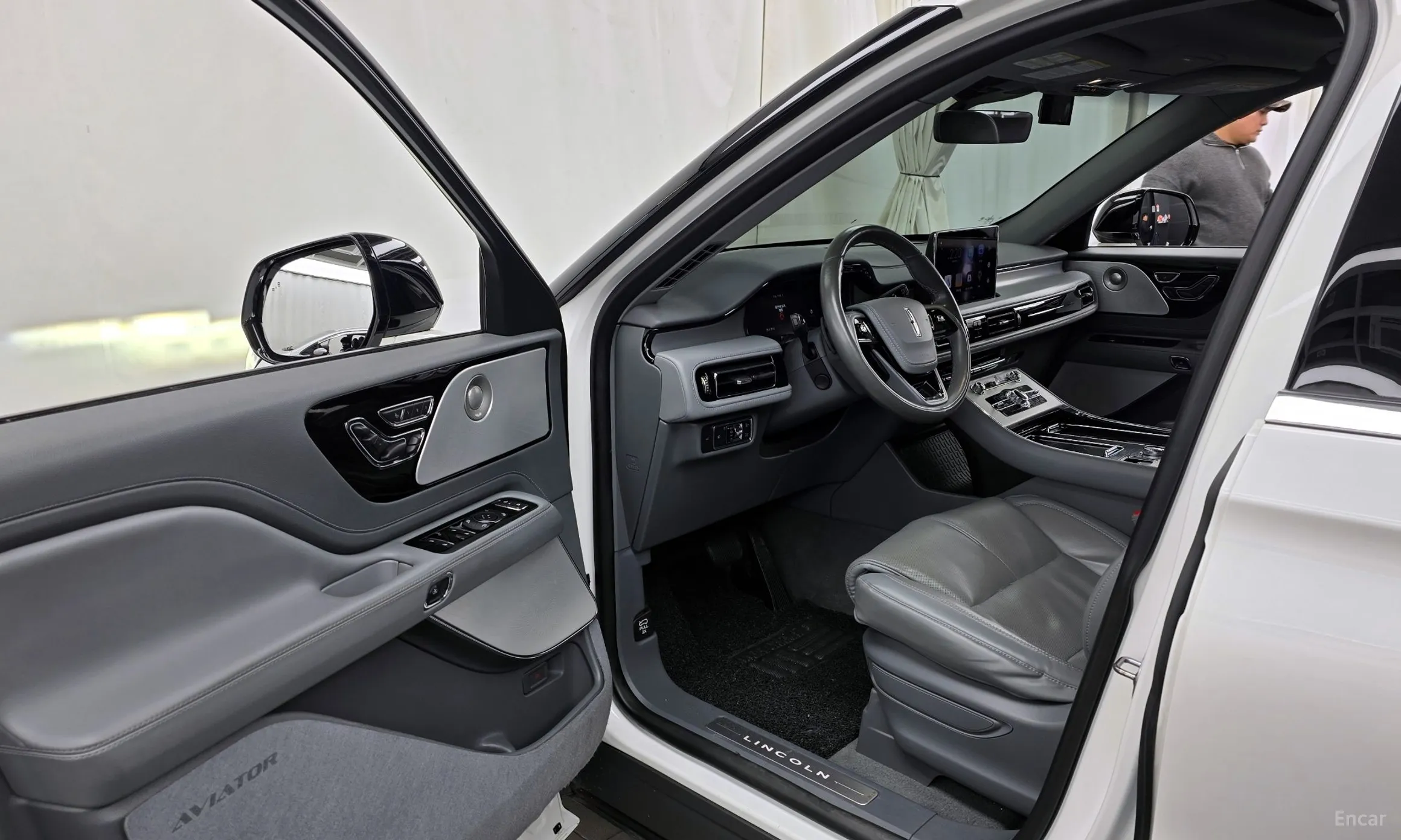 Lincoln Aviator 2nd Generation превью 10