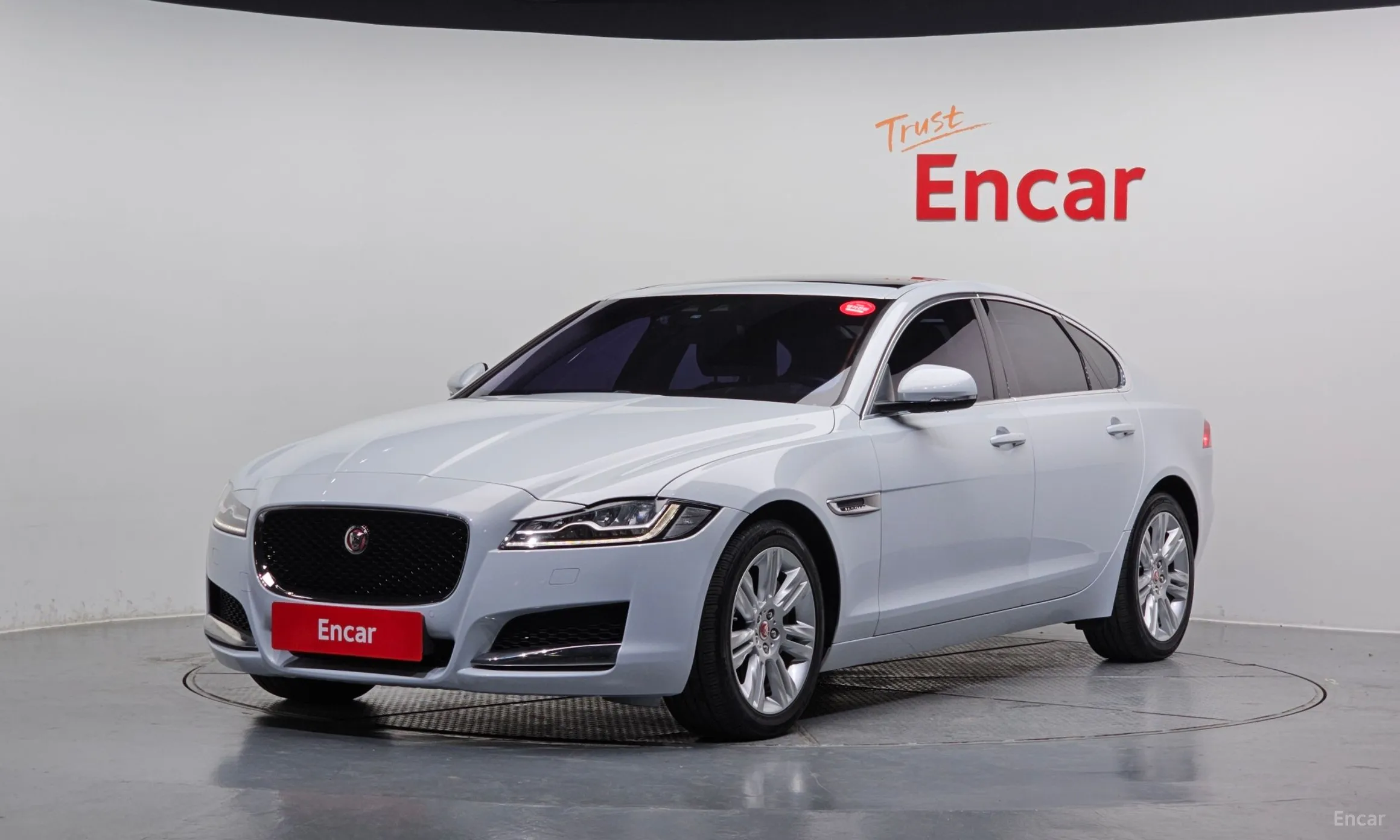 Jaguar XF (x260)