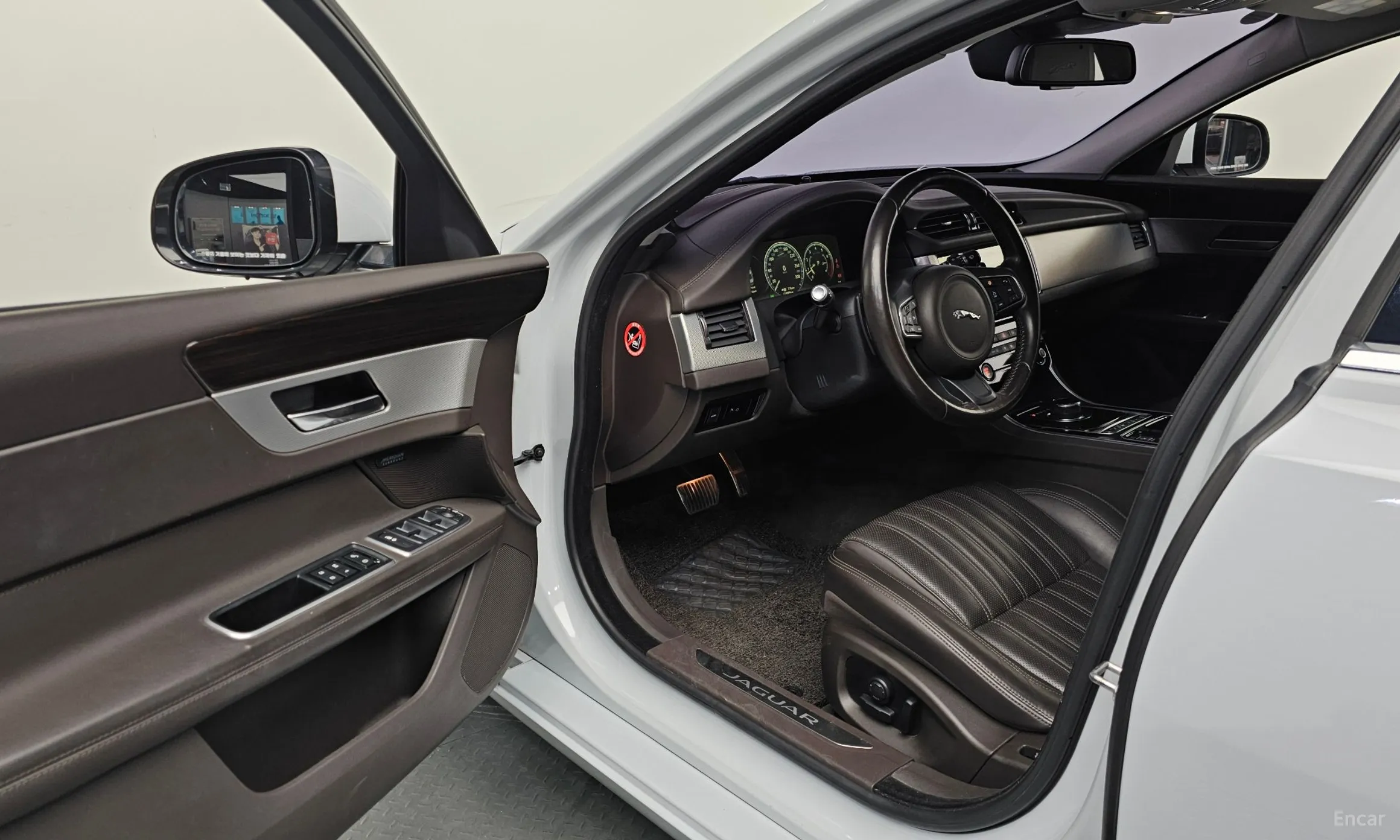 Jaguar XF (x260) превью 10