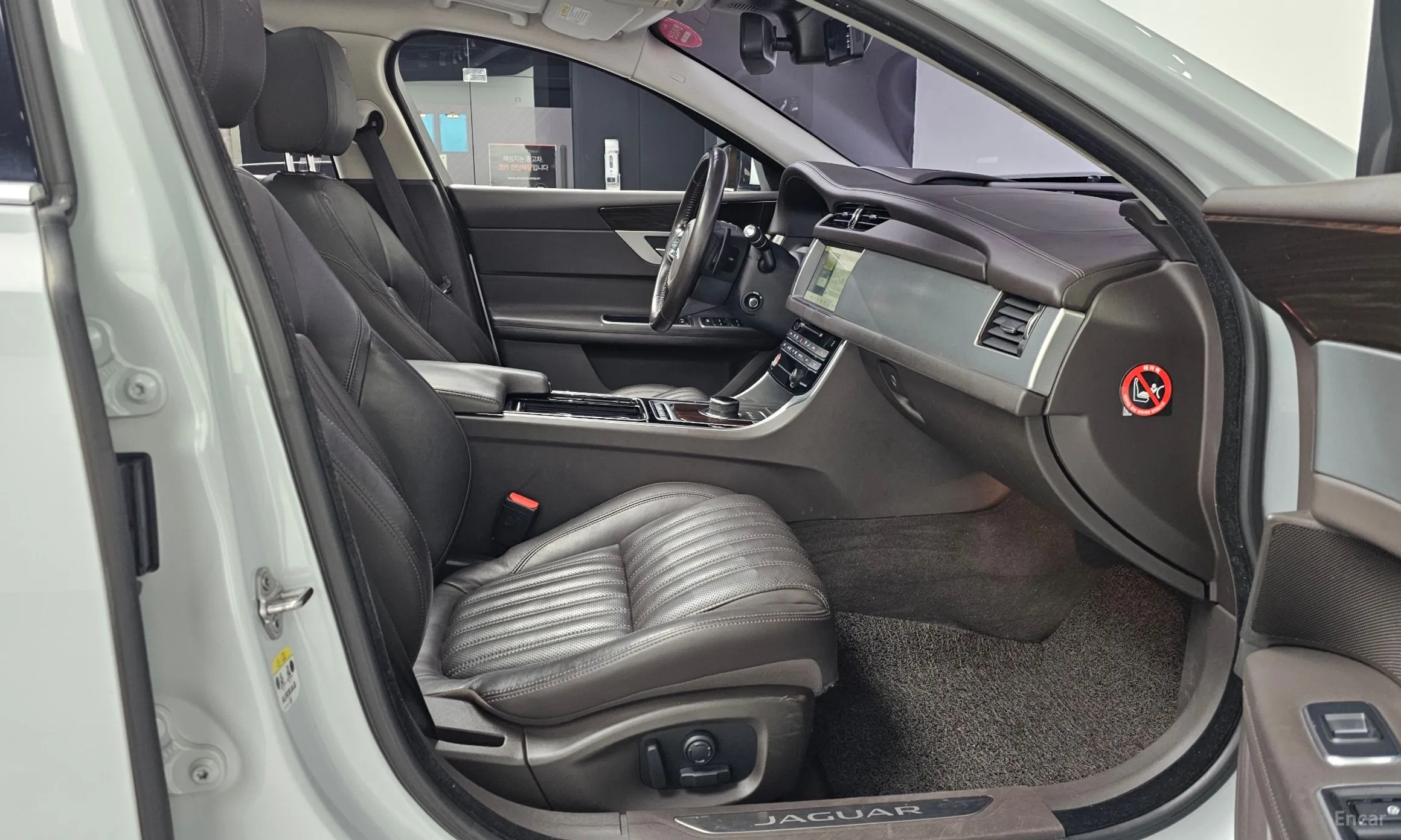Jaguar XF (x260) превью 11