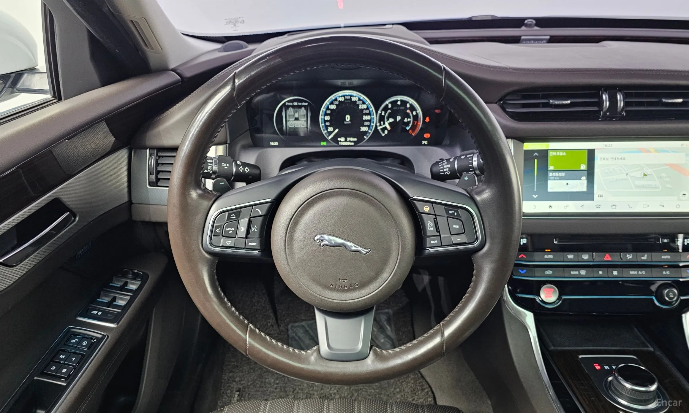 Jaguar XF (x260) превью 13