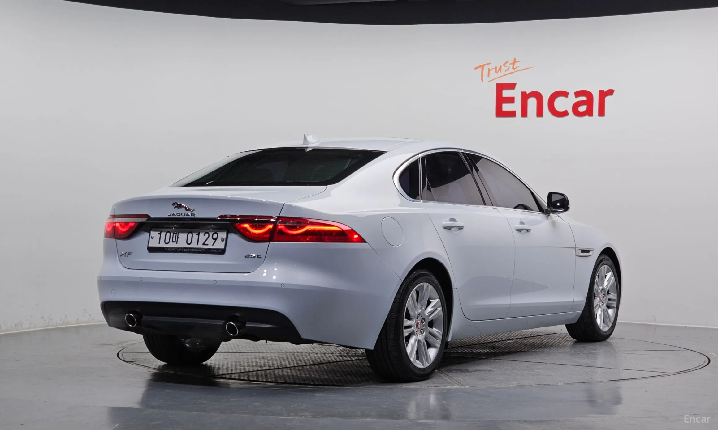 Jaguar XF (x260)