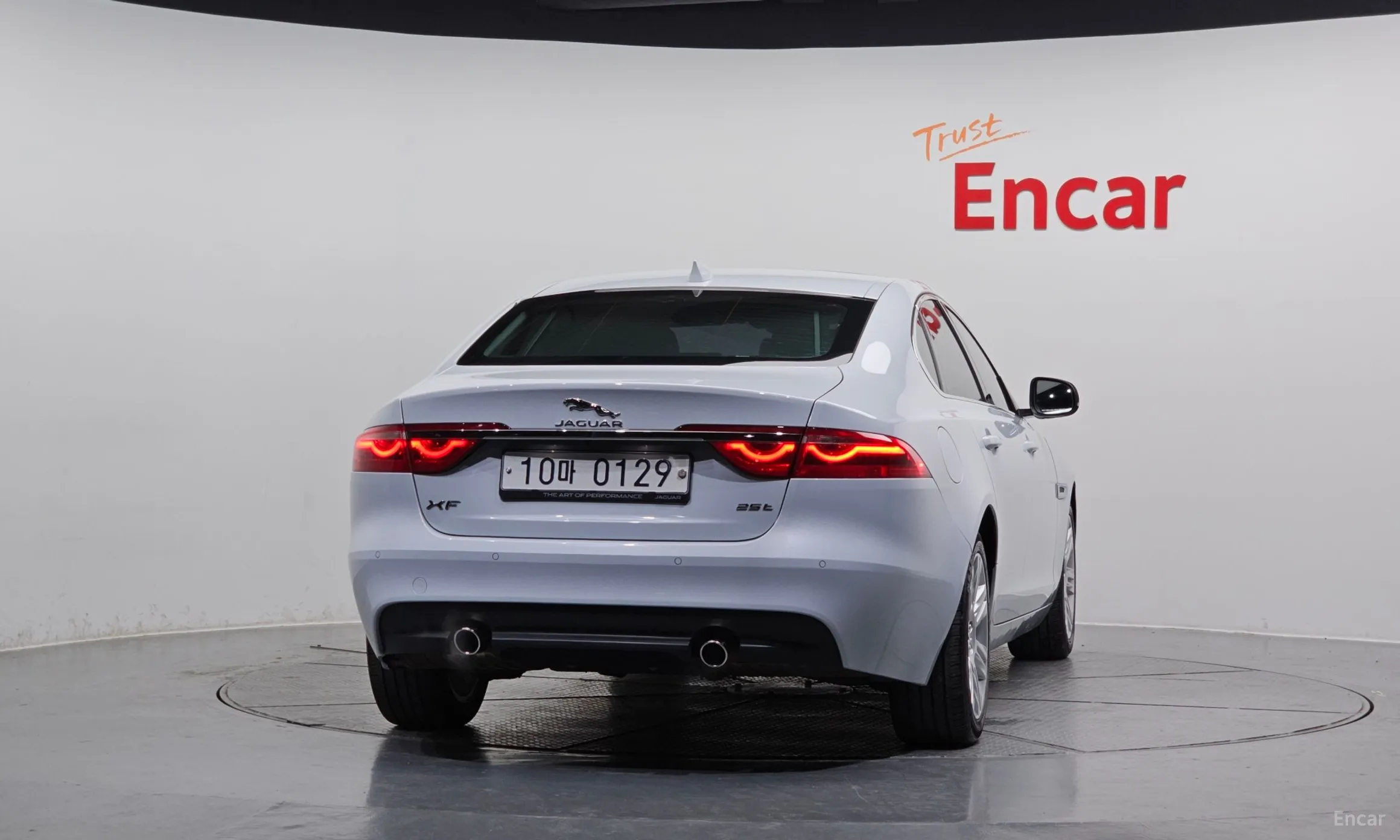 Jaguar XF (x260) превью 4
