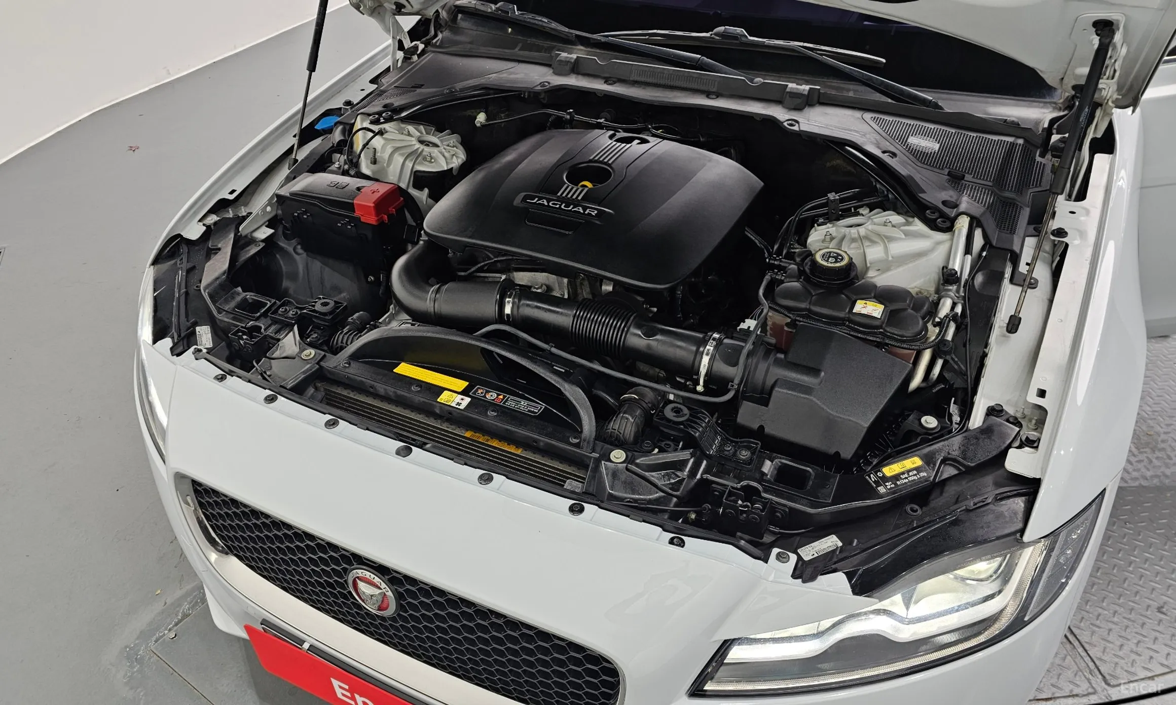 Jaguar XF (x260) превью 6