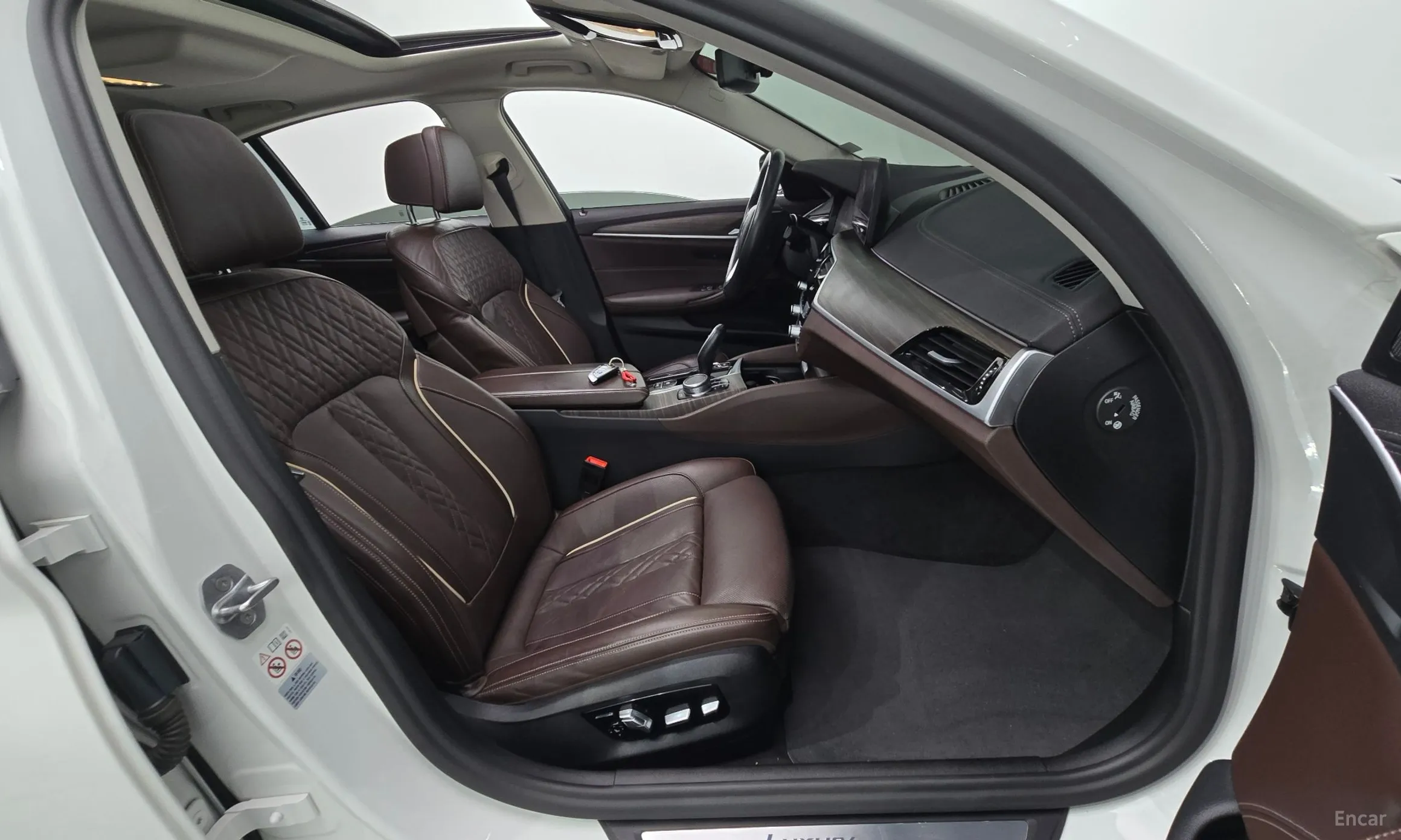 BMW 5 Series (G30) превью 11