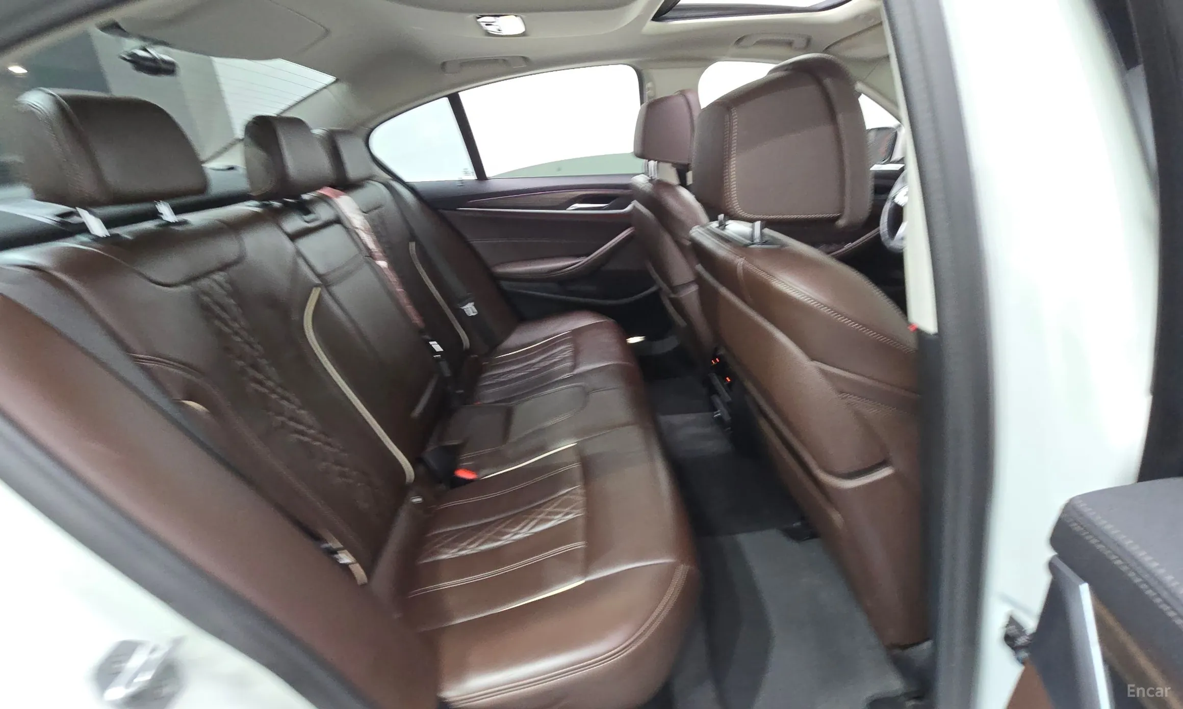 BMW 5 Series (G30) превью 12