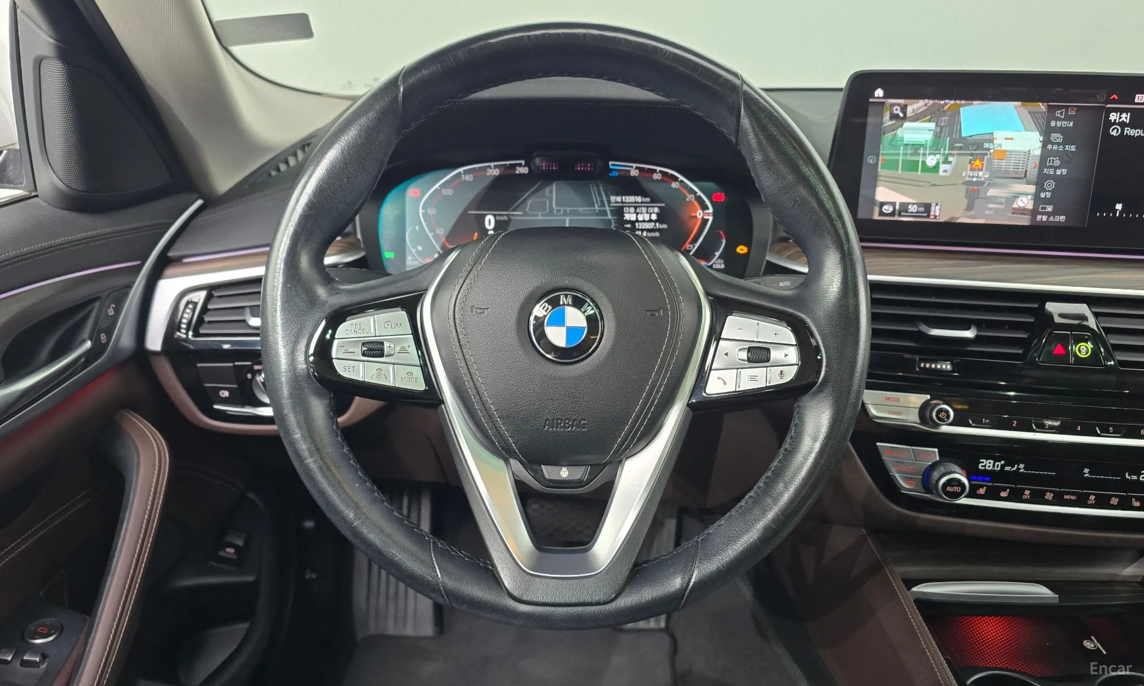 BMW 5 Series (G30) превью 13