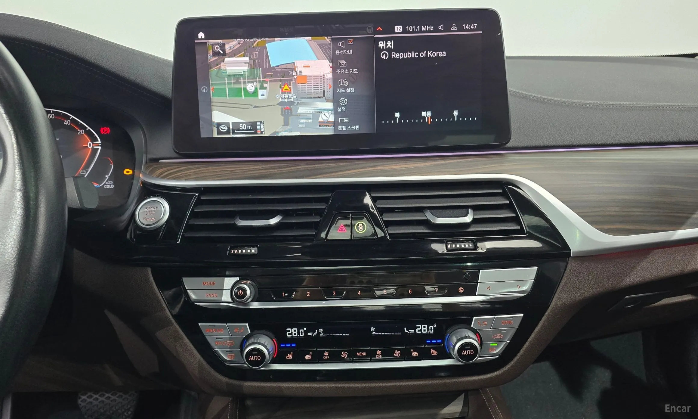 BMW 5 Series (G30) превью 14