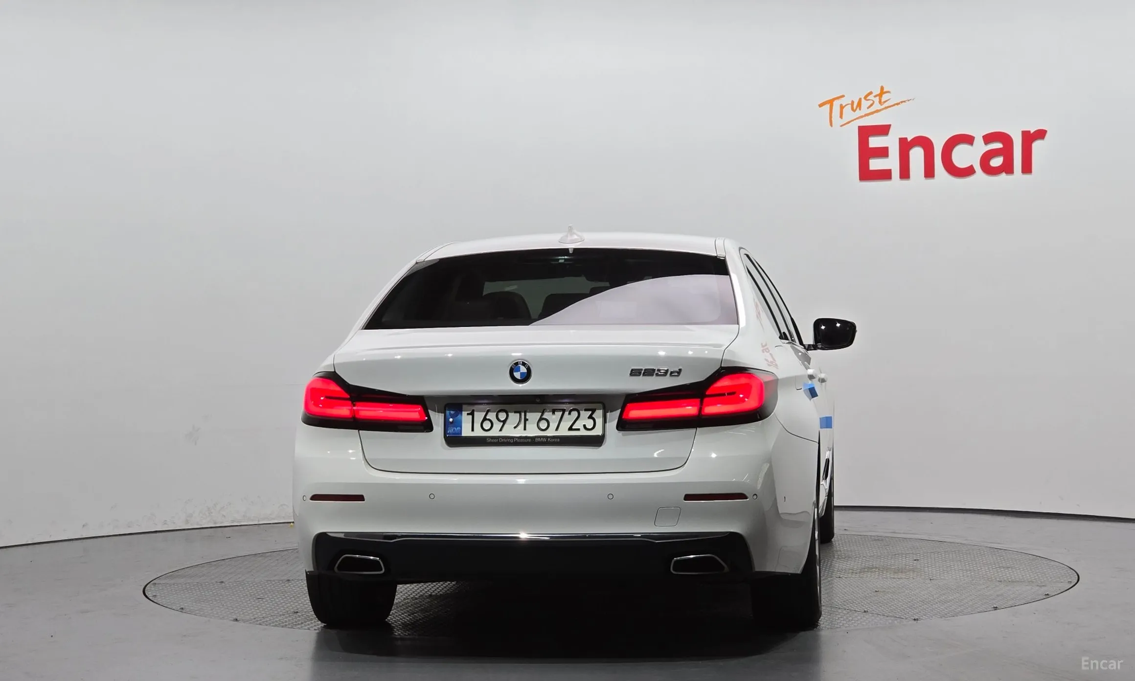 BMW 5 Series (G30) превью 4