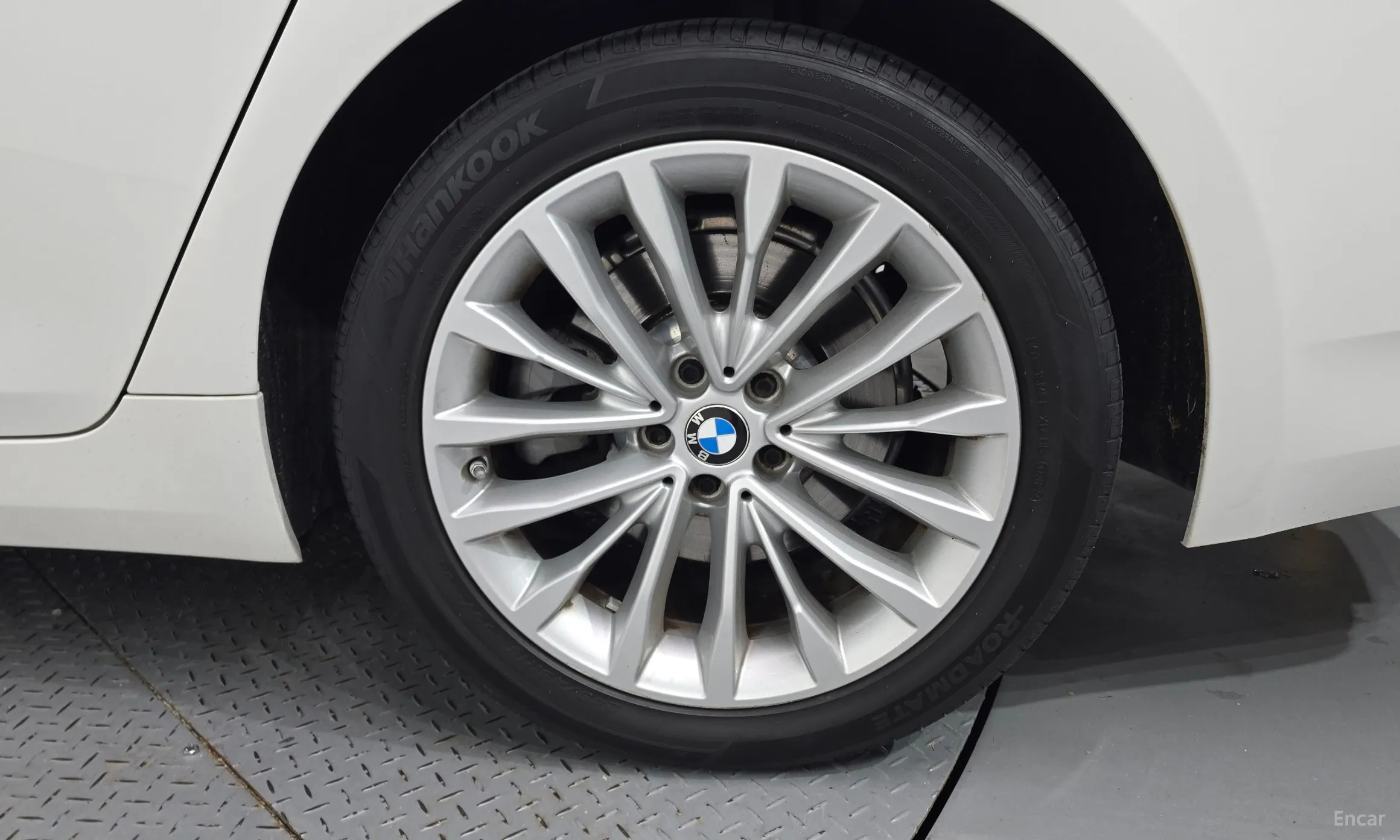 BMW 5 Series (G30) превью 5