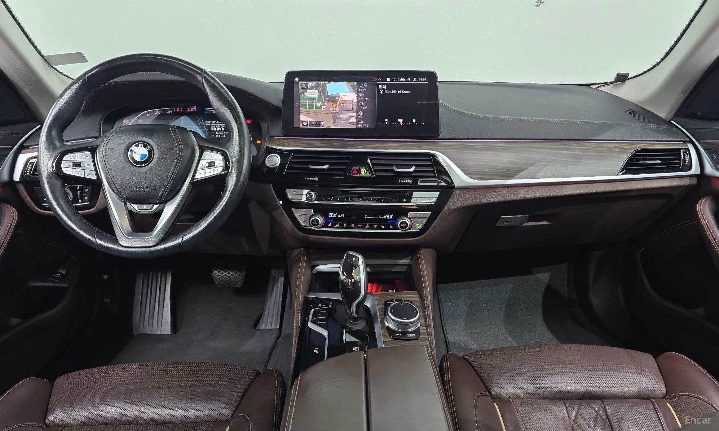 BMW 5 Series (G30) превью 7