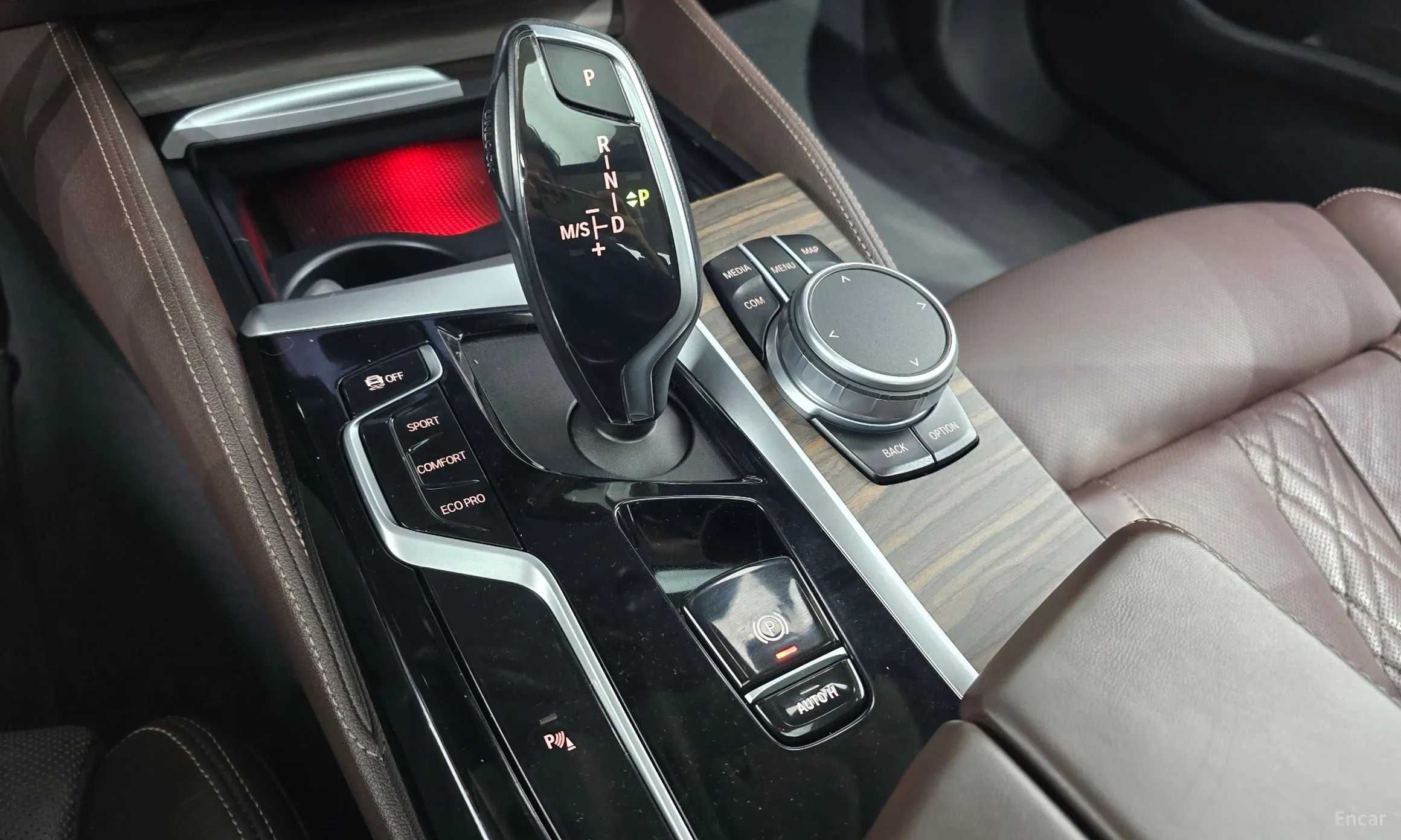 BMW 5 Series (G30) превью 9