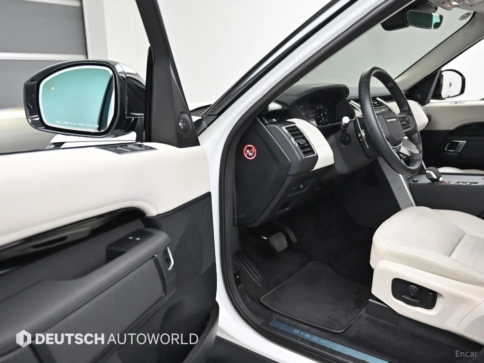 Land Rover Discovery 5 превью 11