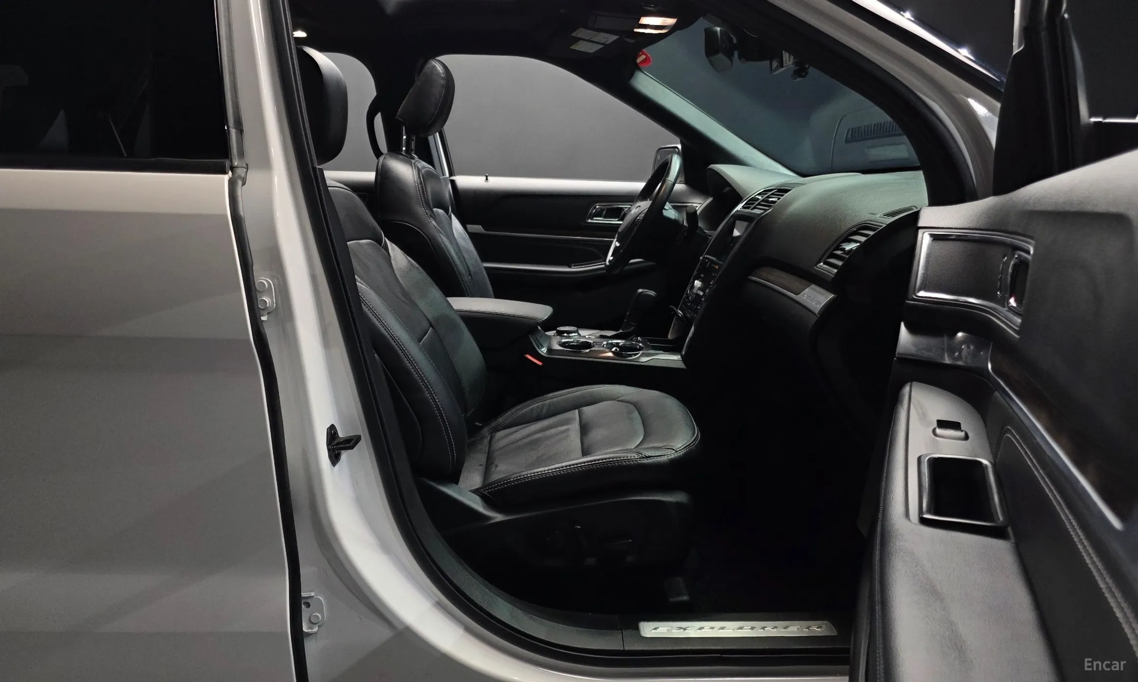 Ford Explorer превью 10