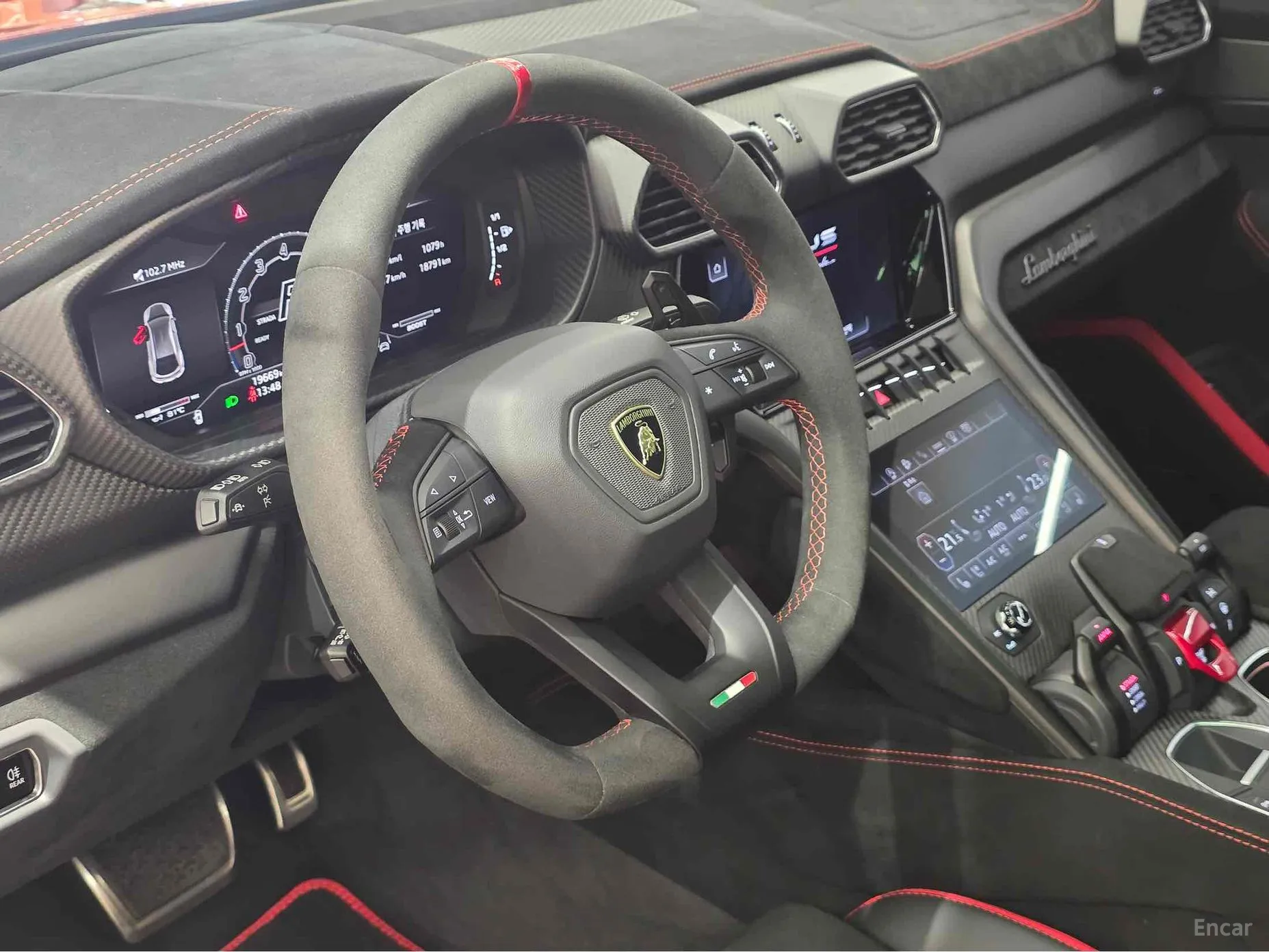 Lamborghini Urus превью 12
