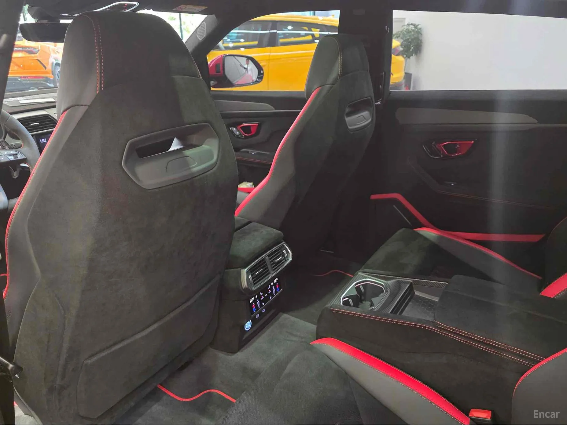 Lamborghini Urus превью 14