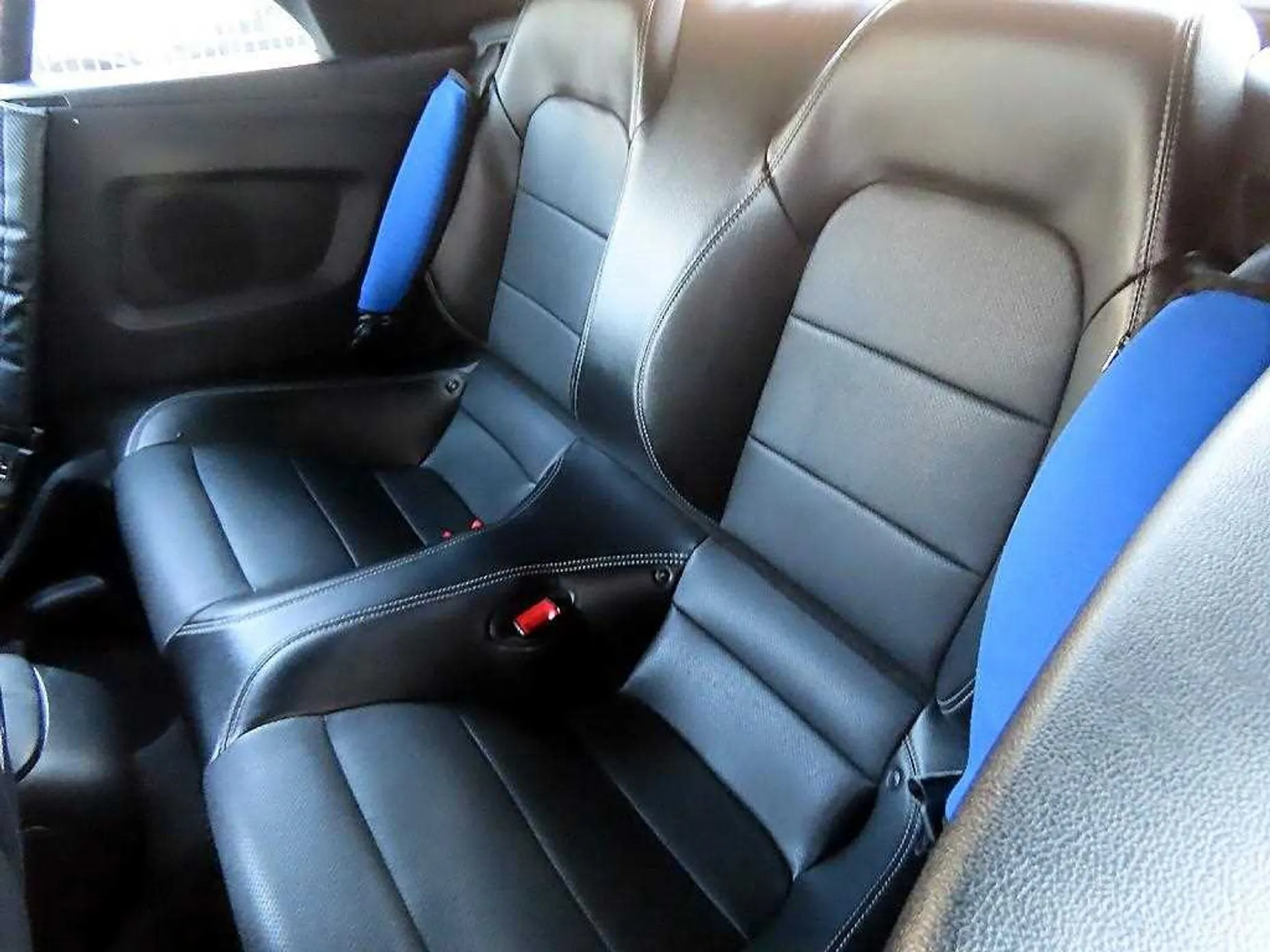 Ford Mustang превью 10