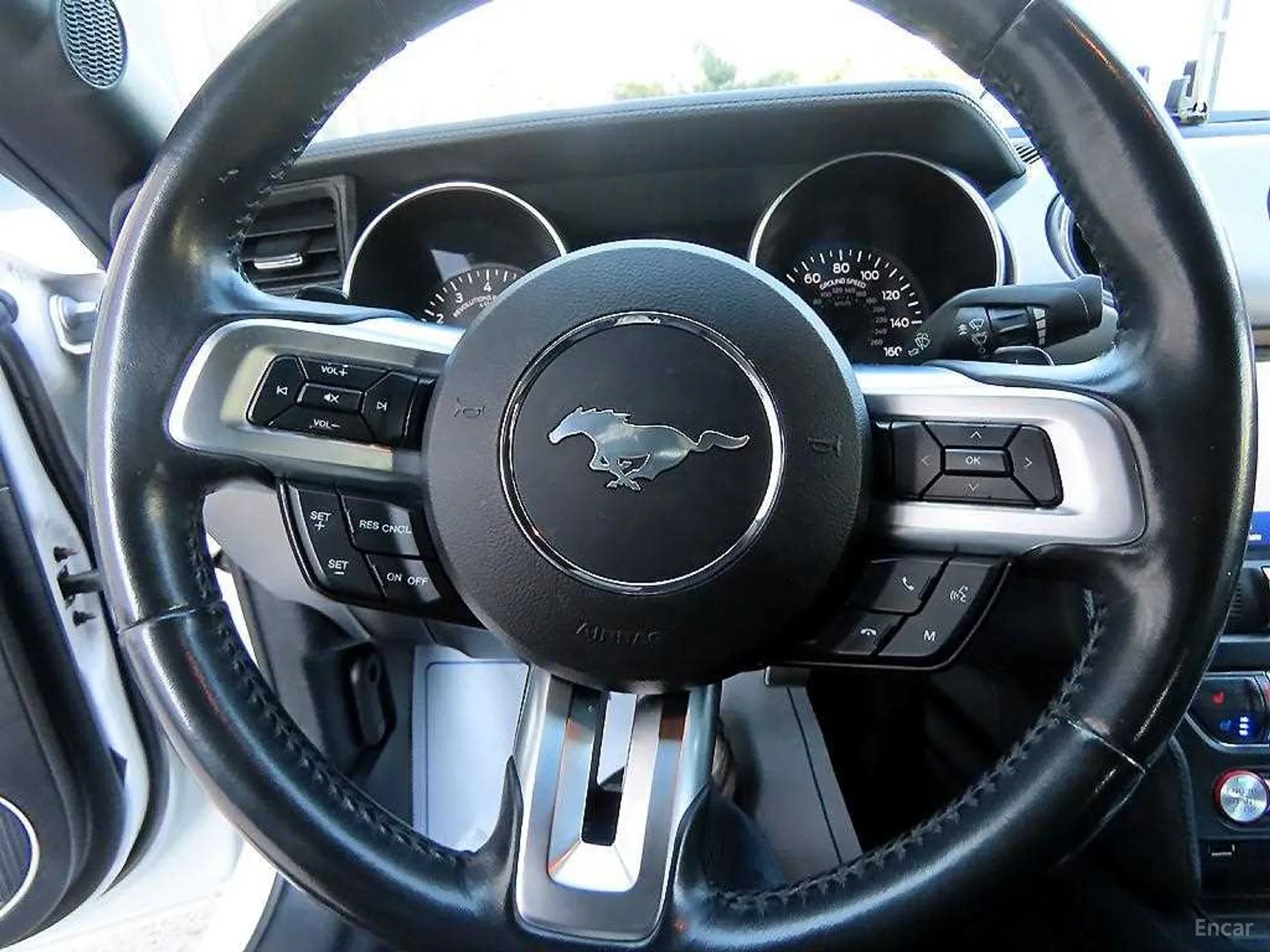 Ford Mustang превью 13