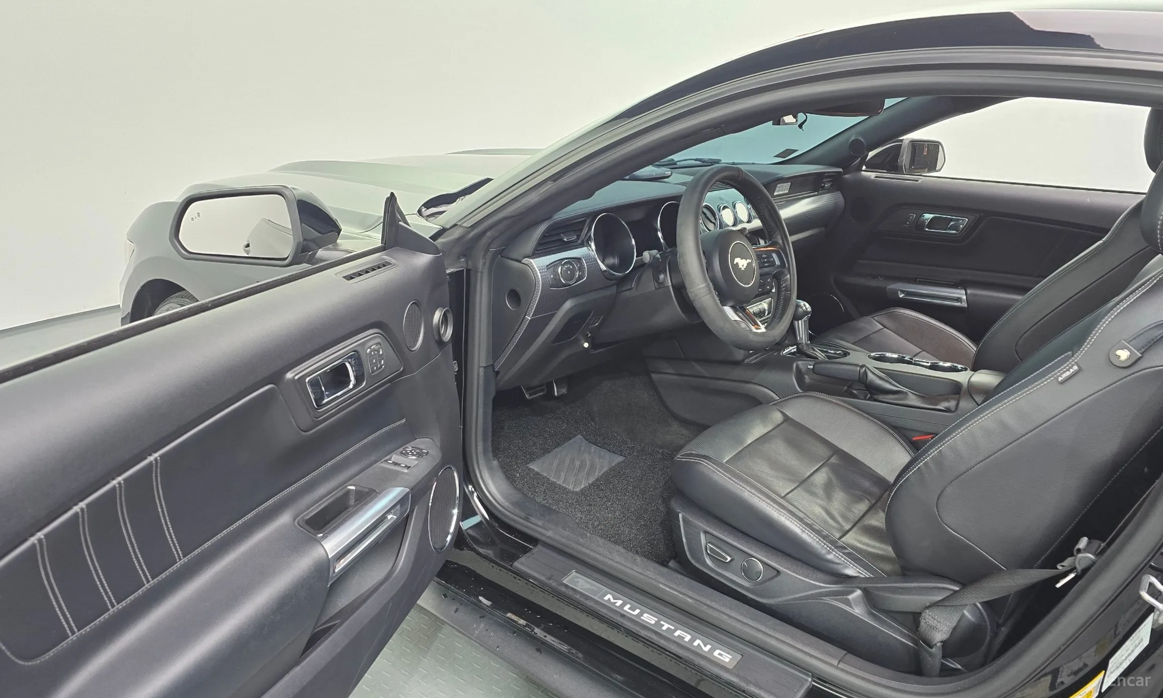 Ford Mustang превью 10