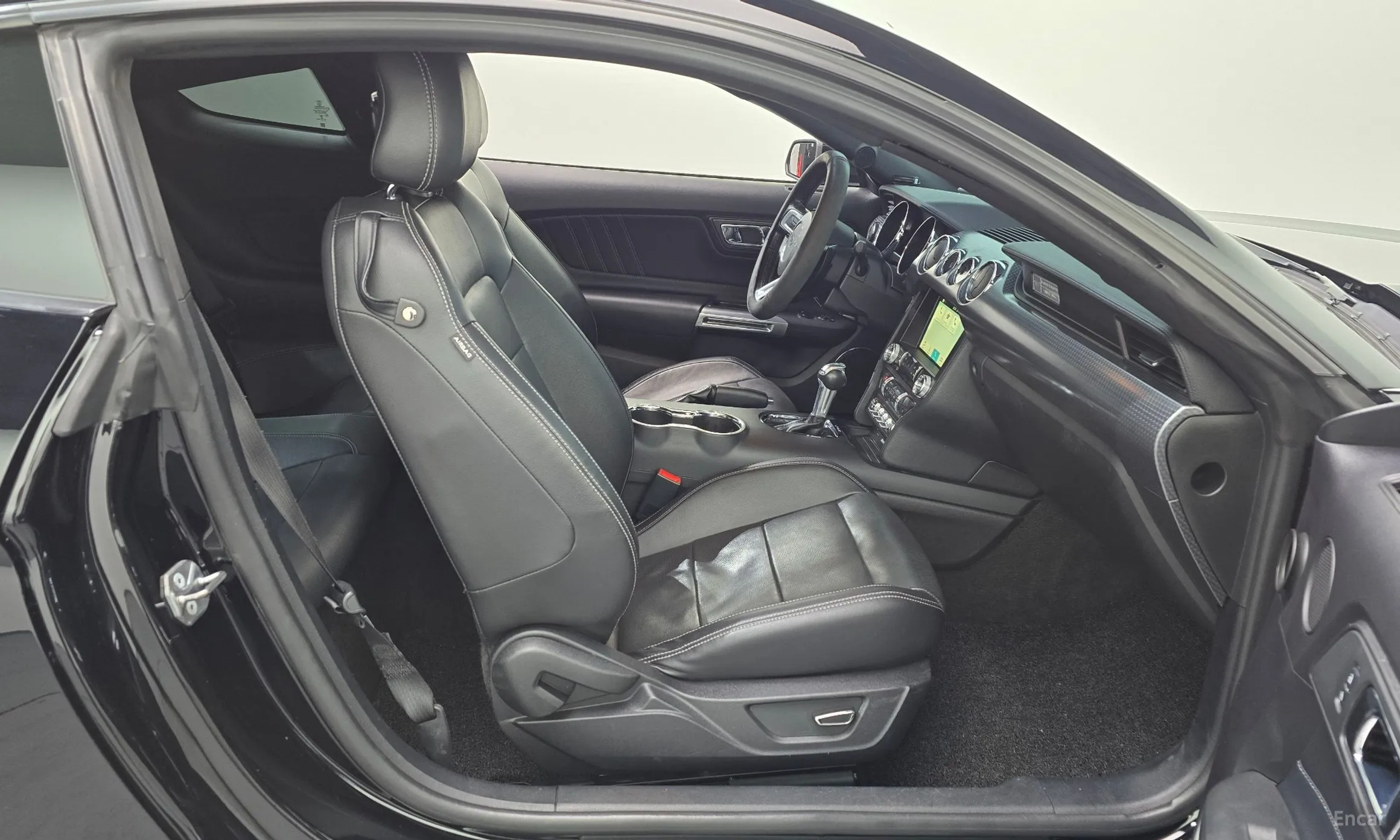 Ford Mustang превью 11