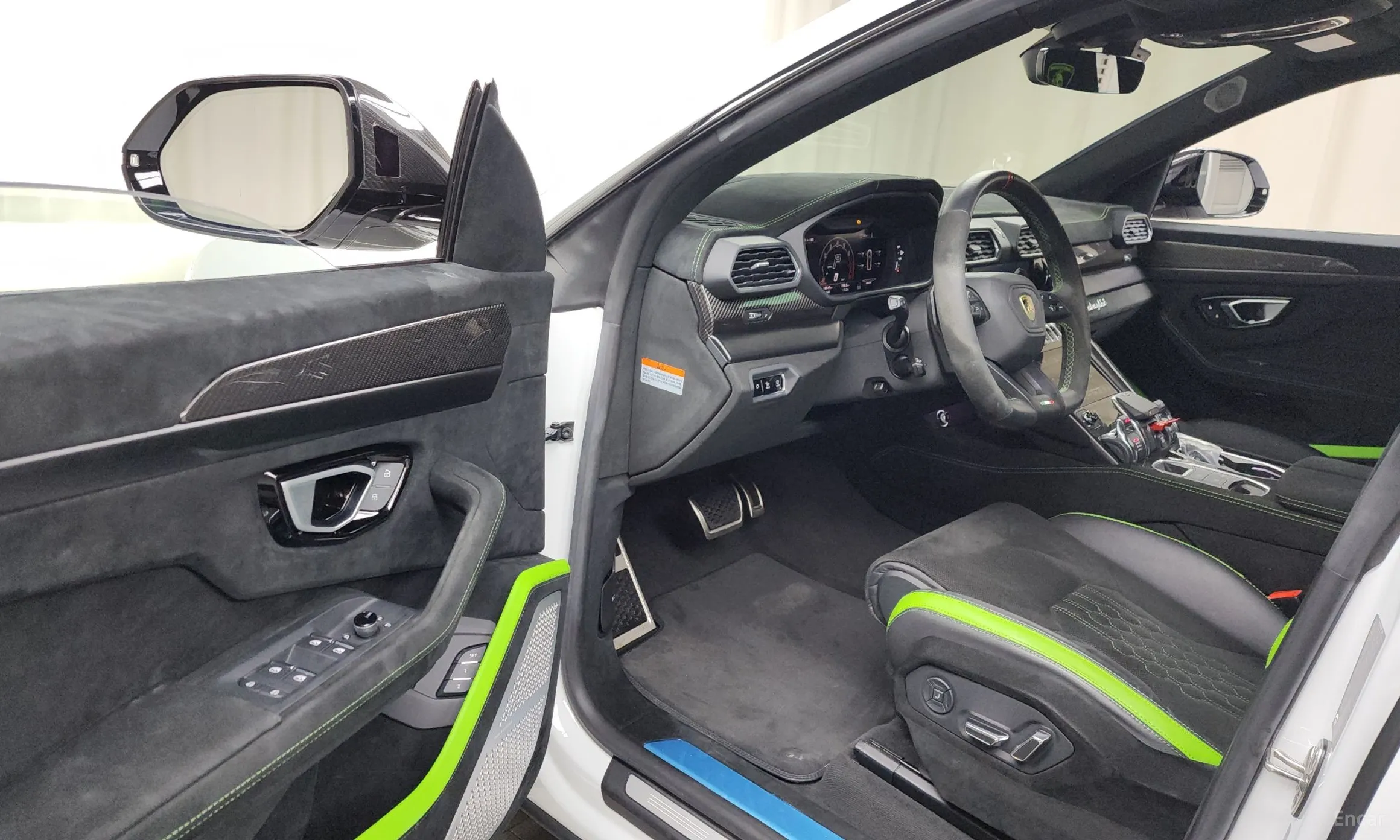 Lamborghini Urus превью 10