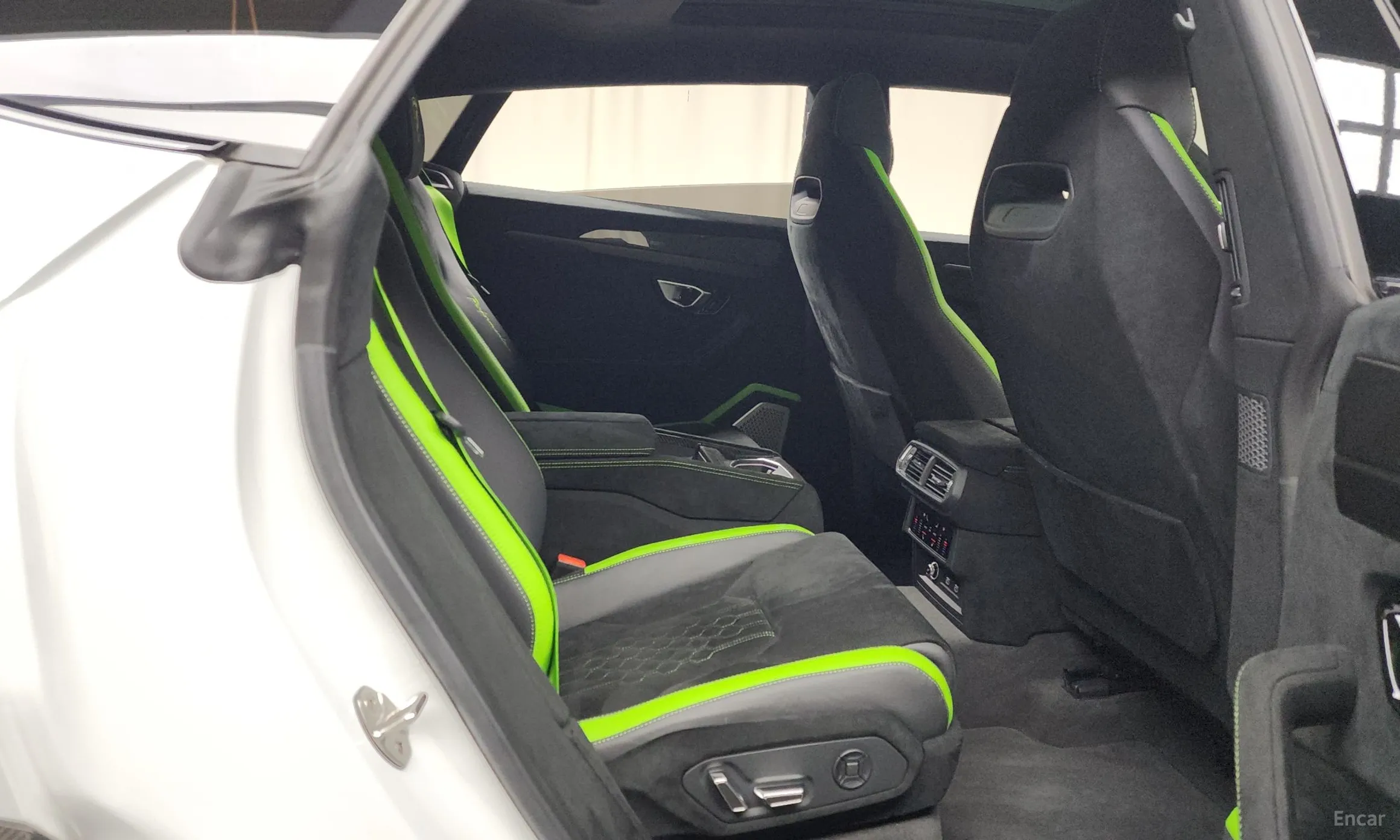 Lamborghini Urus превью 12