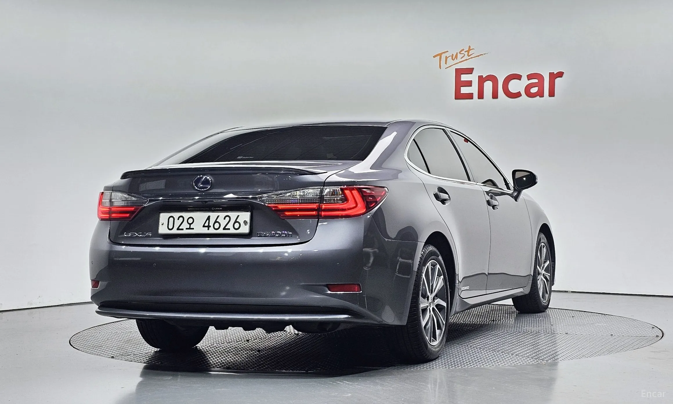 Lexus New ES300h