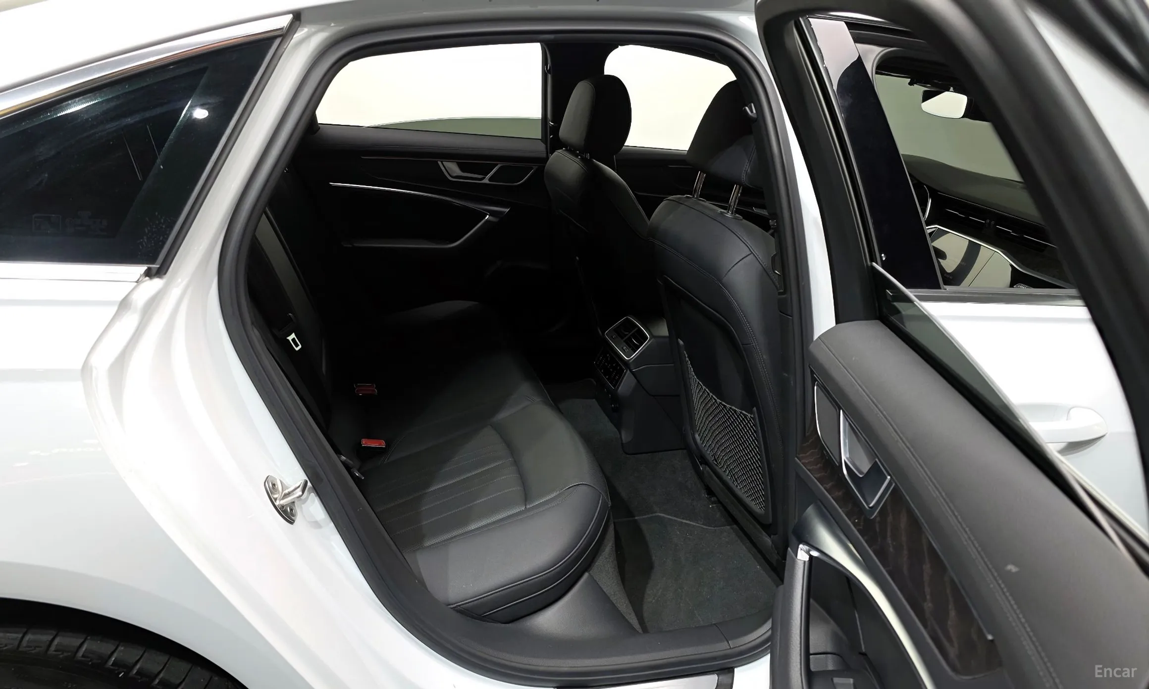 Audi A6 (C8) превью 12