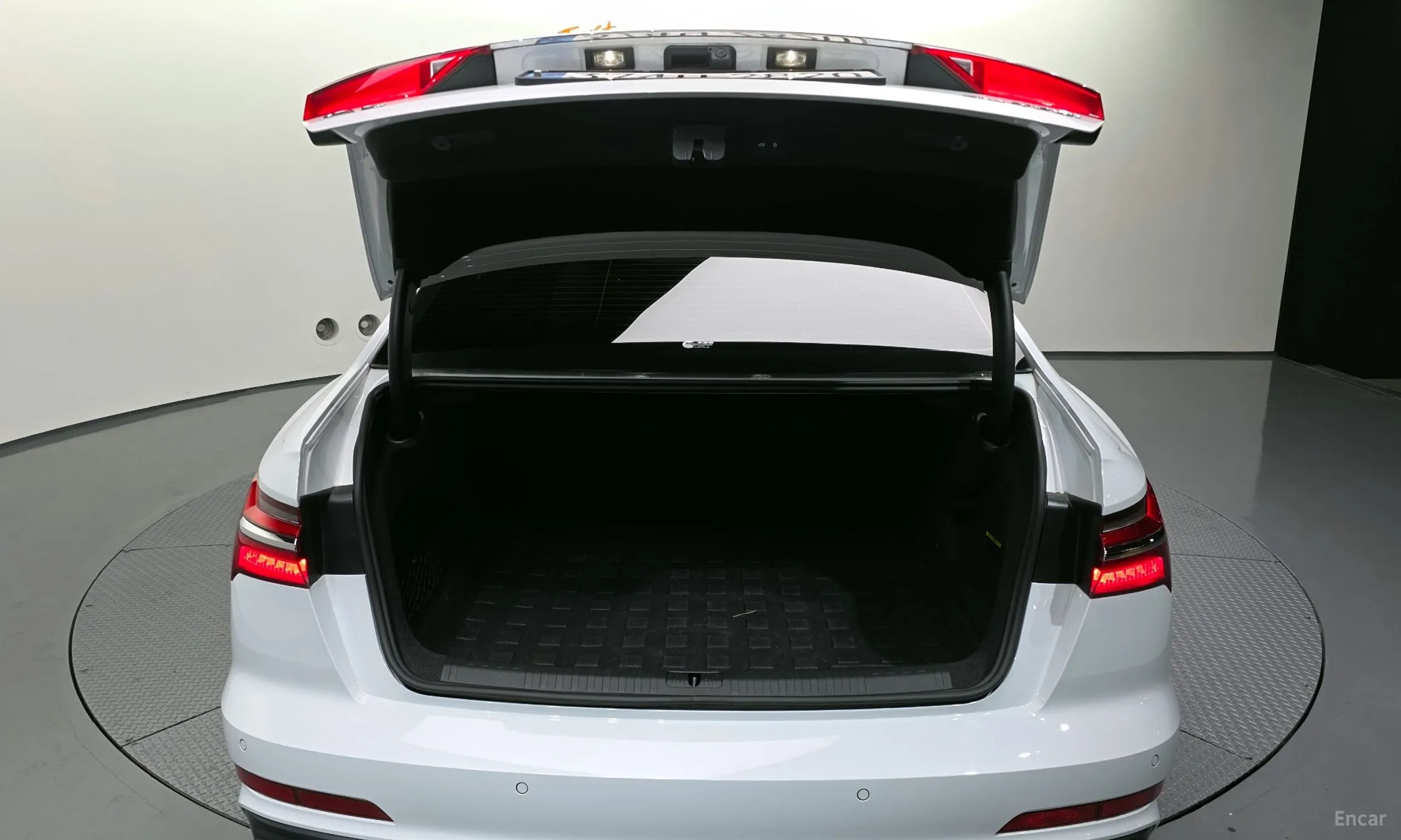 Audi A6 (C8) превью 20