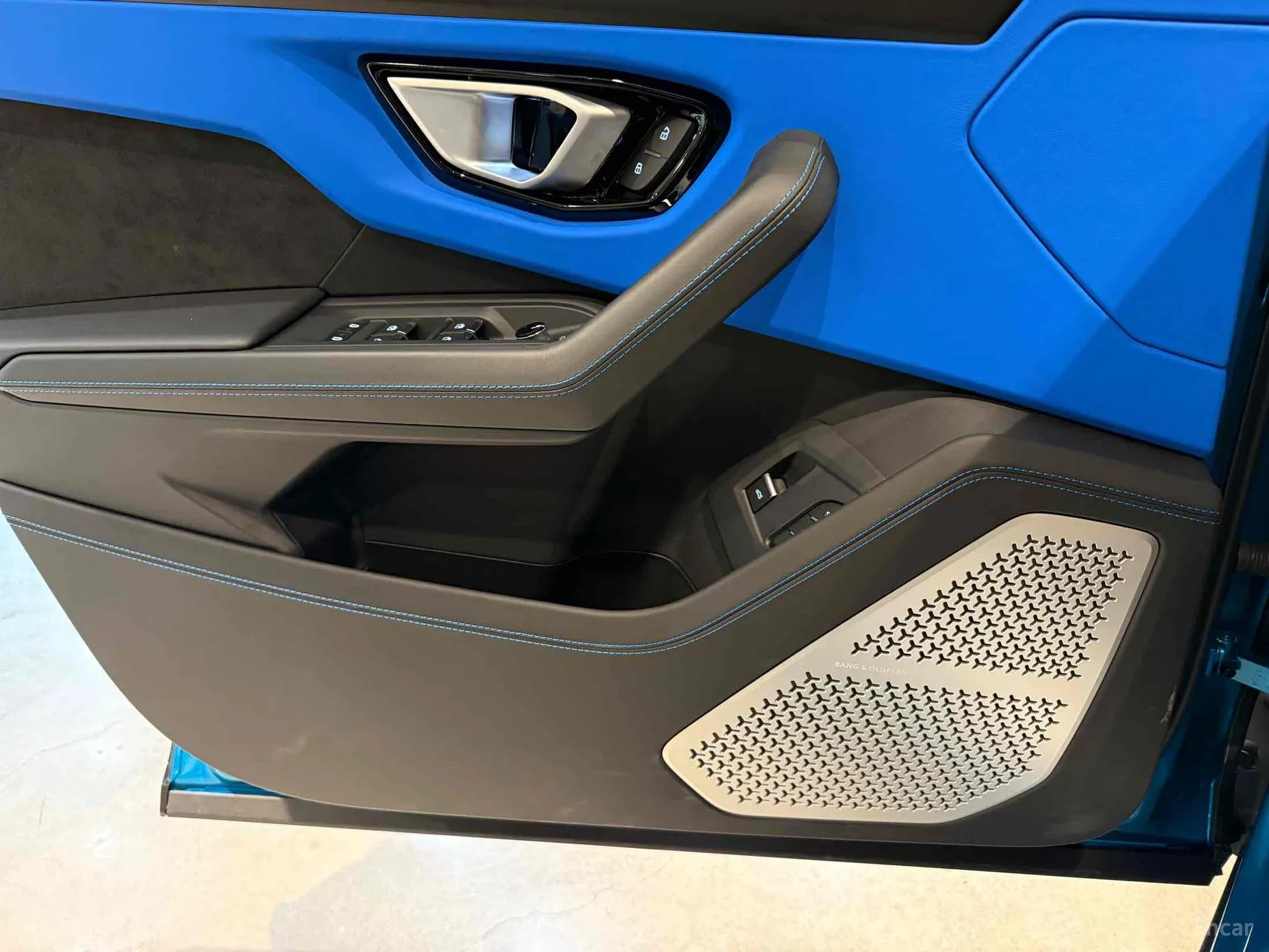Lamborghini Urus превью 12