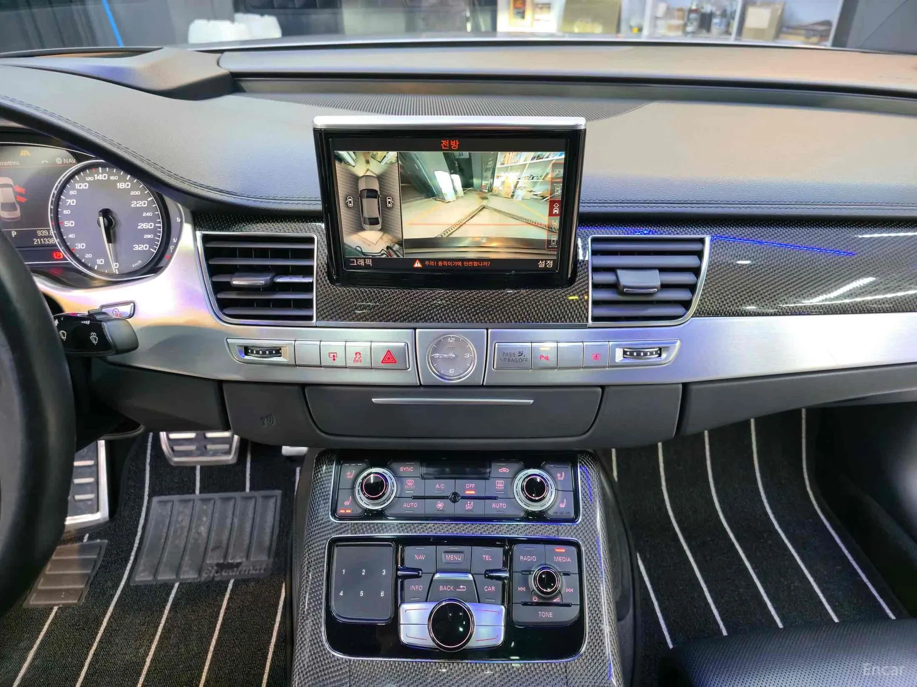Audi S8 превью 11