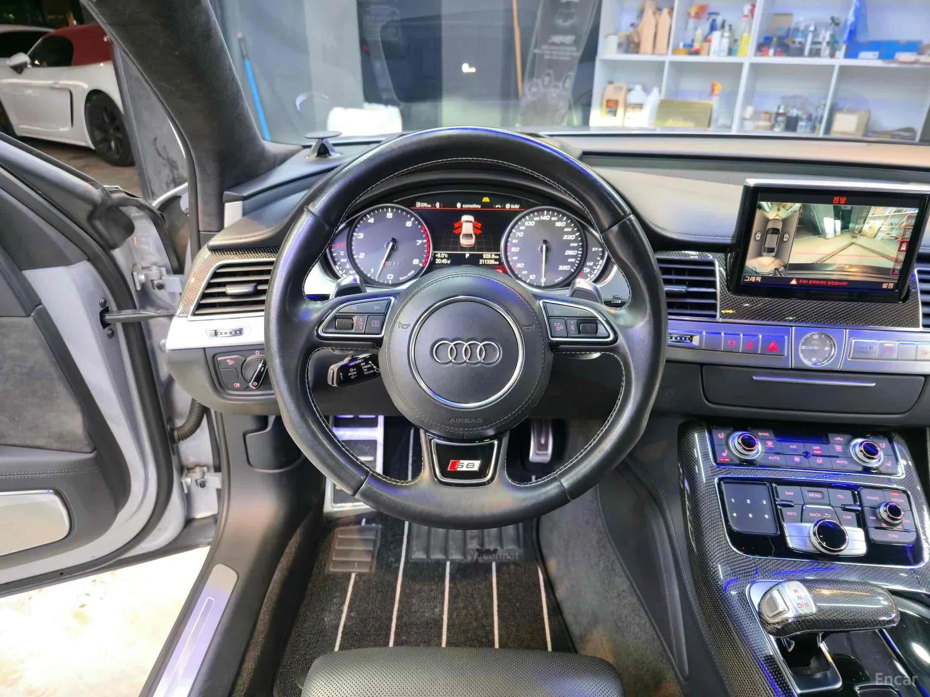Audi S8 превью 9