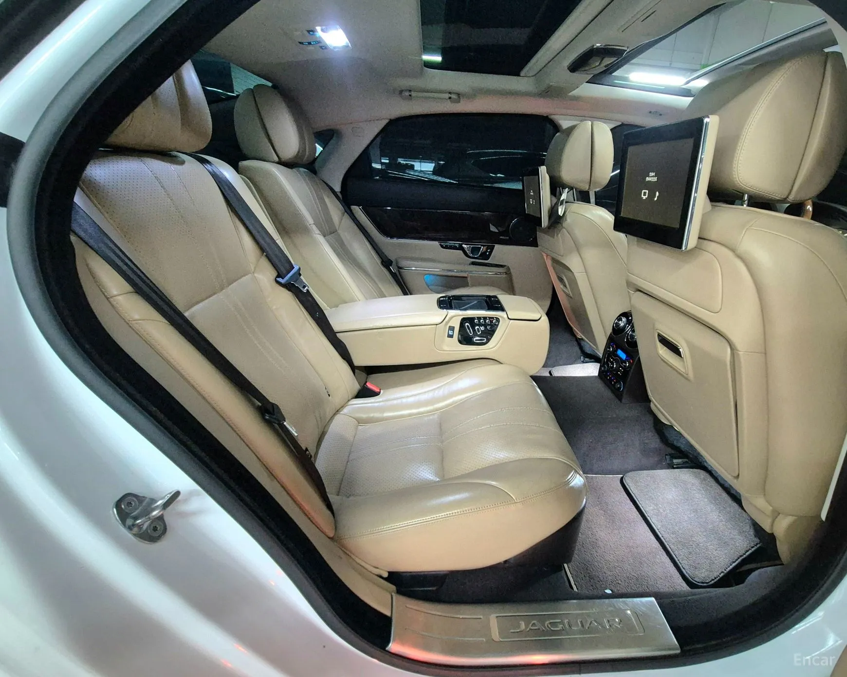 Jaguar All New XJ превью 11