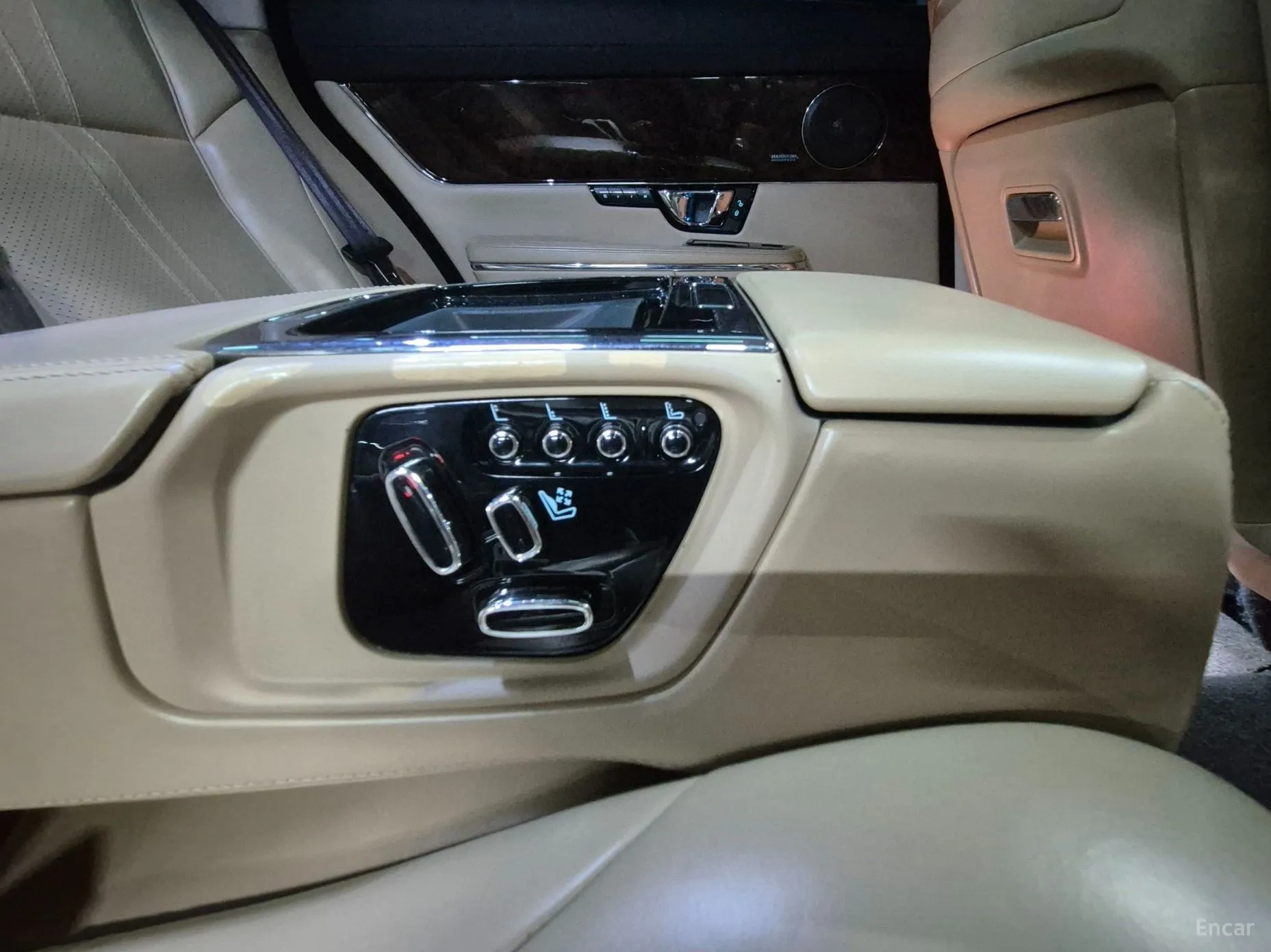 Jaguar All New XJ превью 12