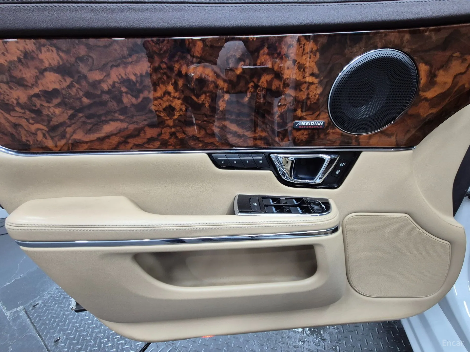 Jaguar All New XJ превью 18