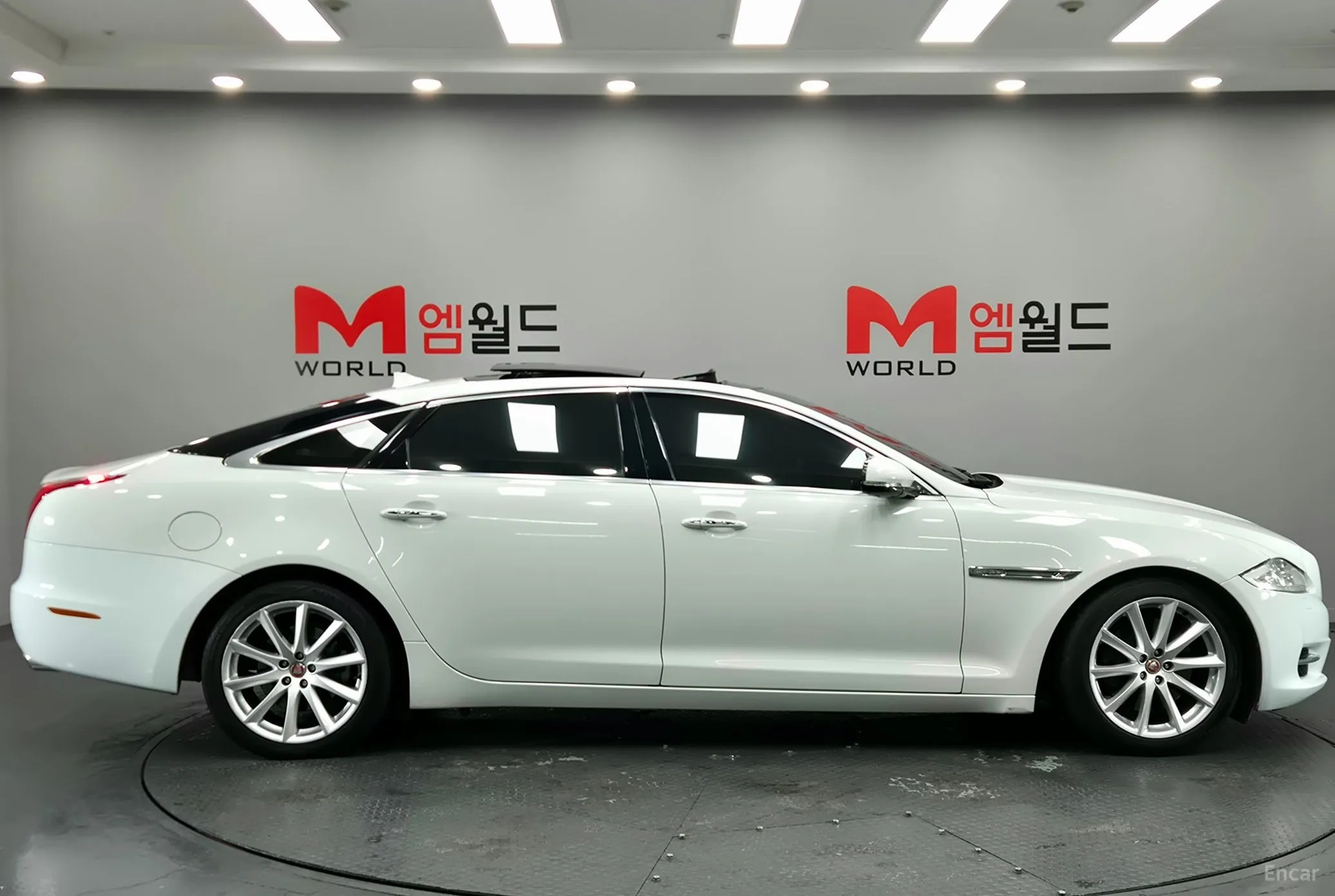 Jaguar All New XJ превью 3