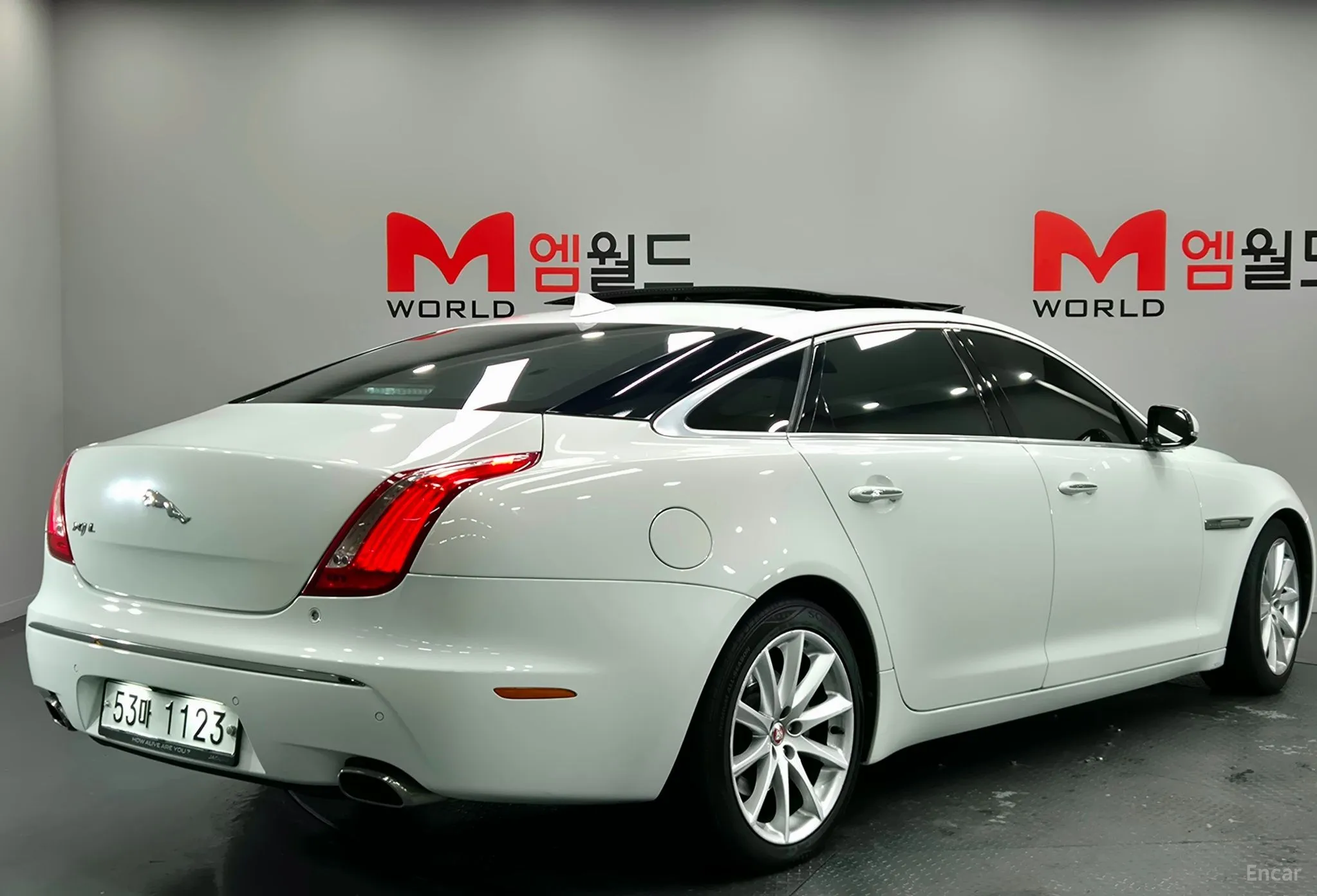 Jaguar All New XJ превью 4